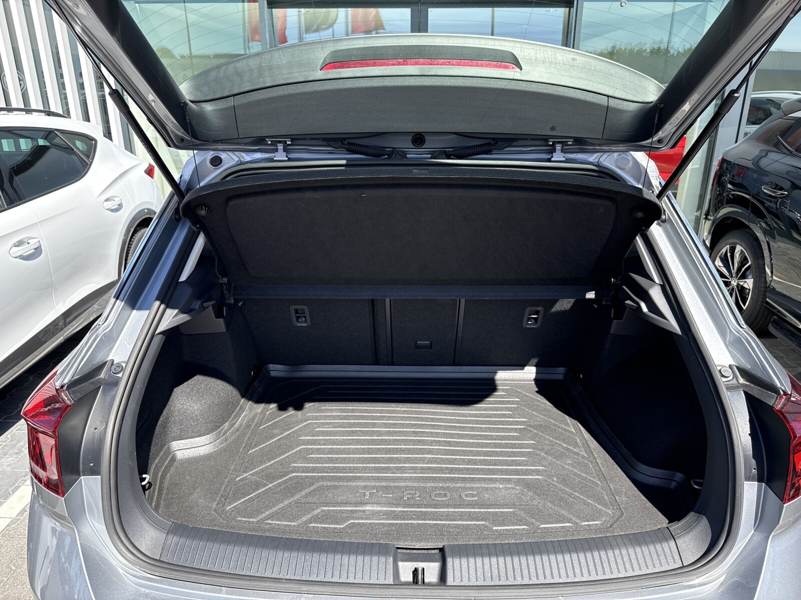 Volkswagen T-Roc - zdjęcie 17