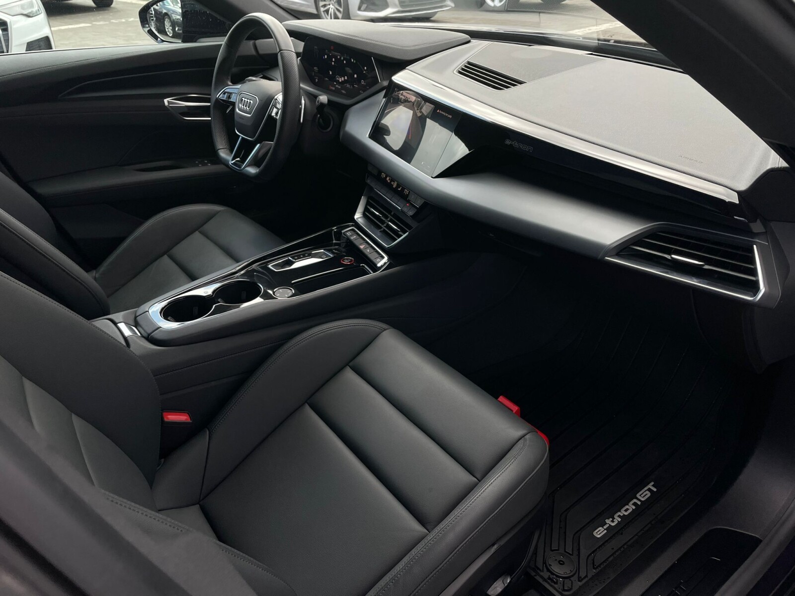 Audi e-tron GT - zdjęcie 23