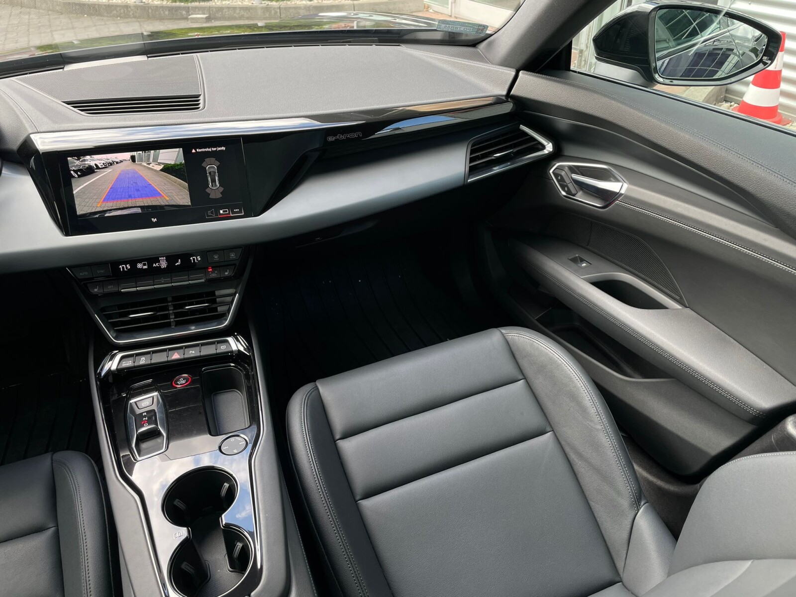 Audi e-tron GT - zdjęcie 16
