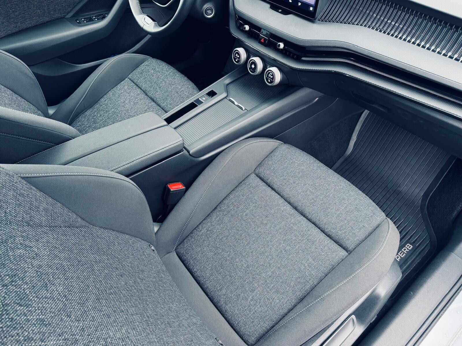 Škoda Superb - zdjęcie 15