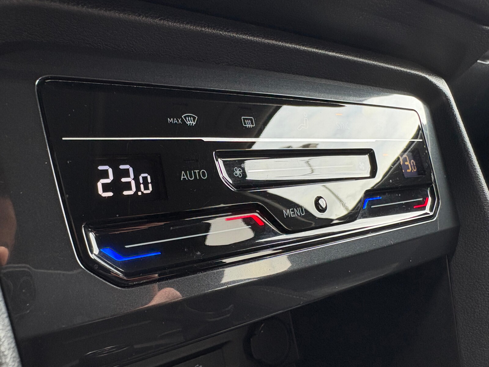 Volkswagen Tiguan Allspace - zdjęcie 27