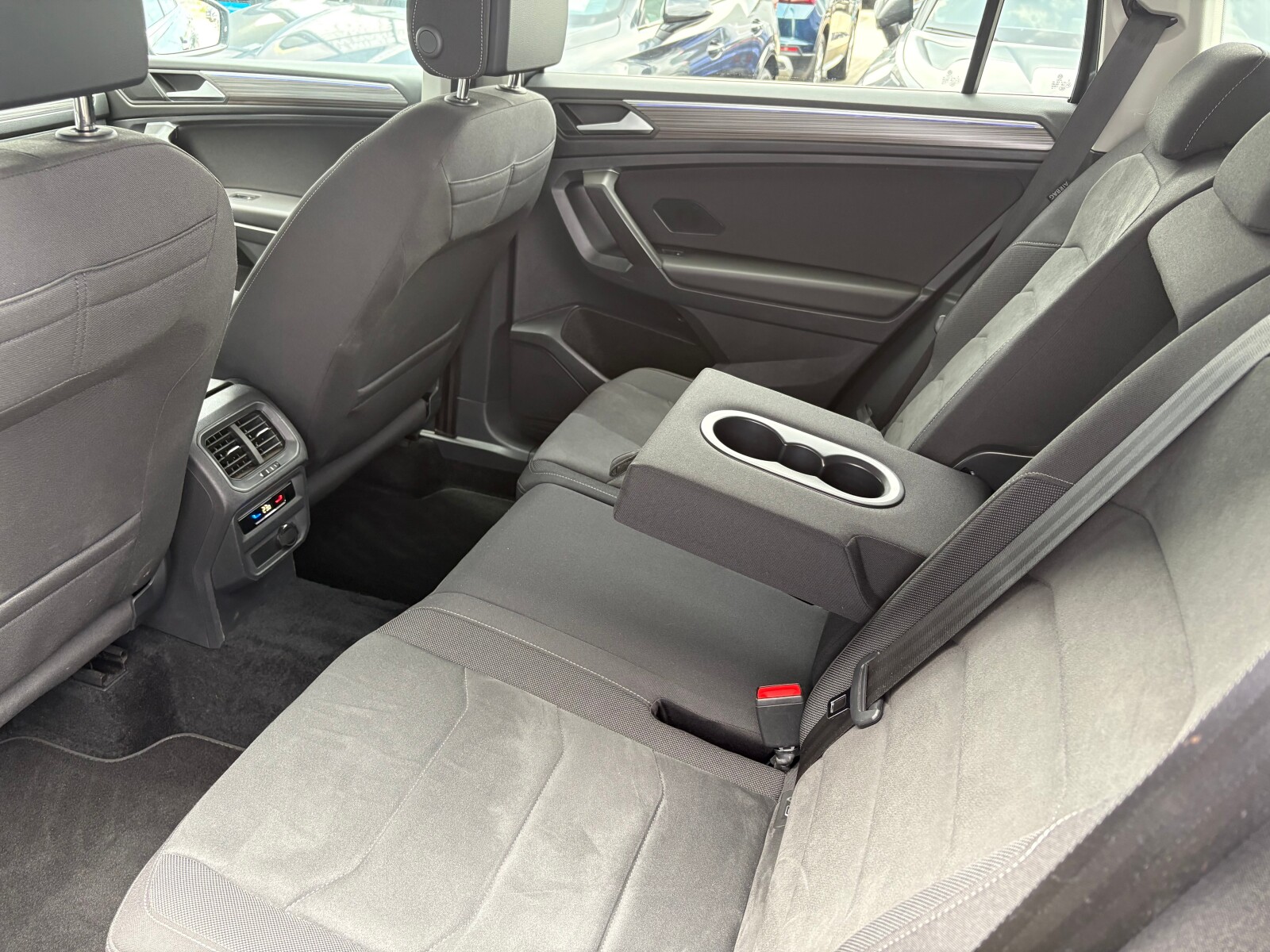 Volkswagen Tiguan Allspace - zdjęcie 14