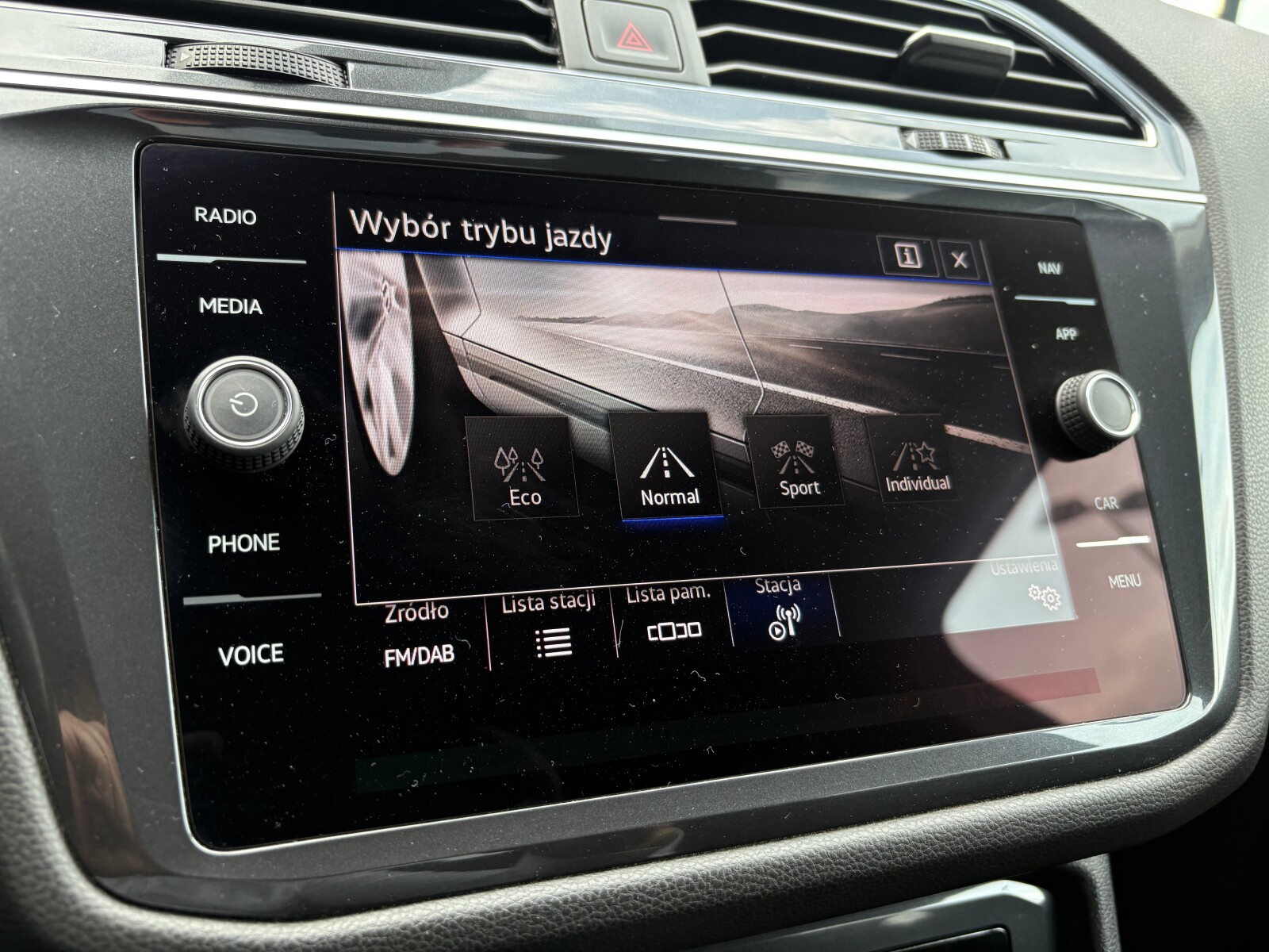 Volkswagen Tiguan Allspace - zdjęcie 30