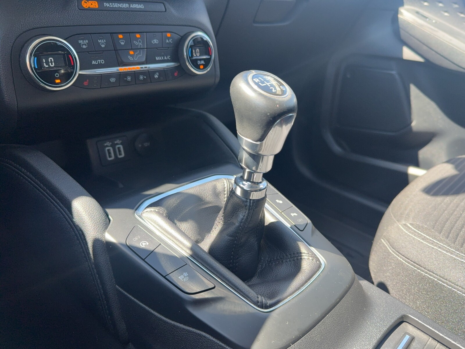 Ford Kuga - zdjęcie 17