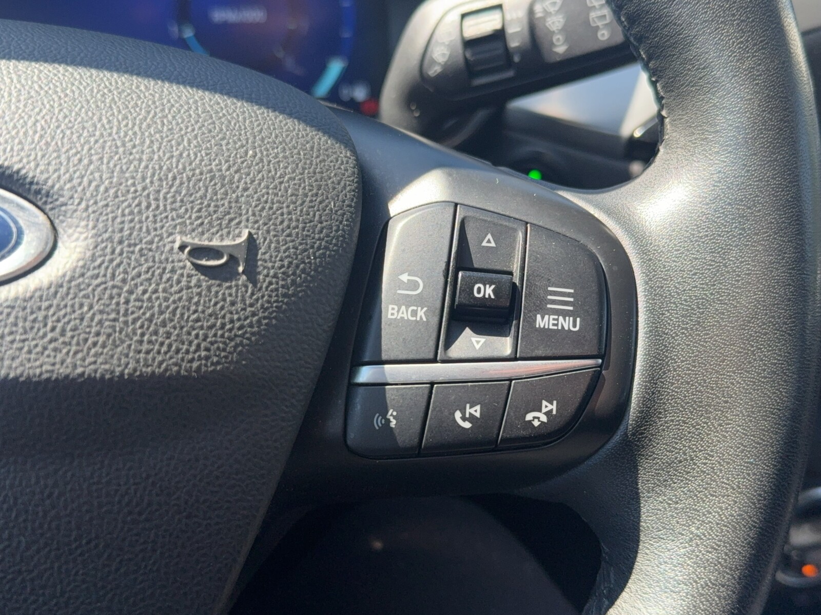 Ford Kuga - zdjęcie 23