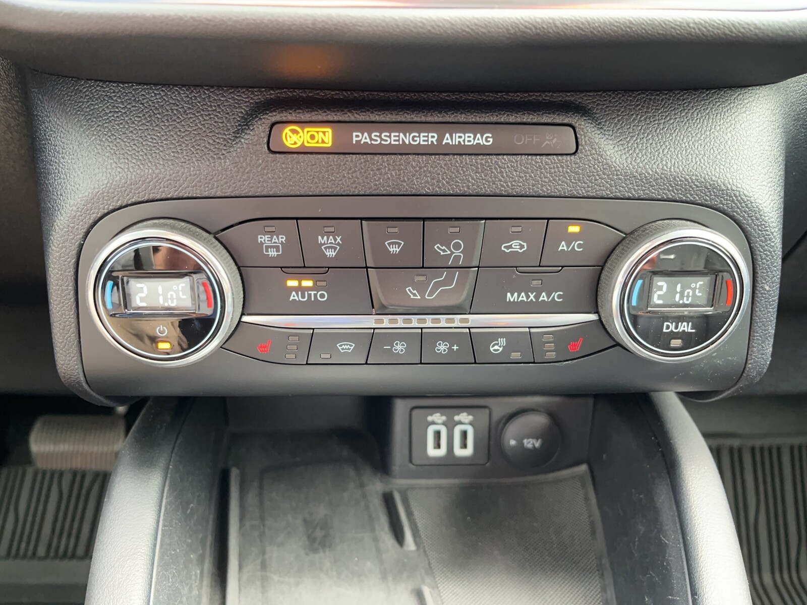 Ford Kuga - zdjęcie 32