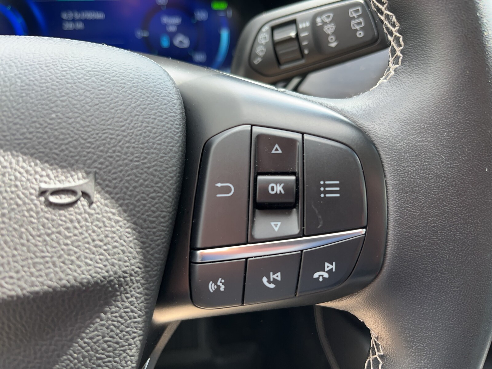 Ford Kuga - zdjęcie 22
