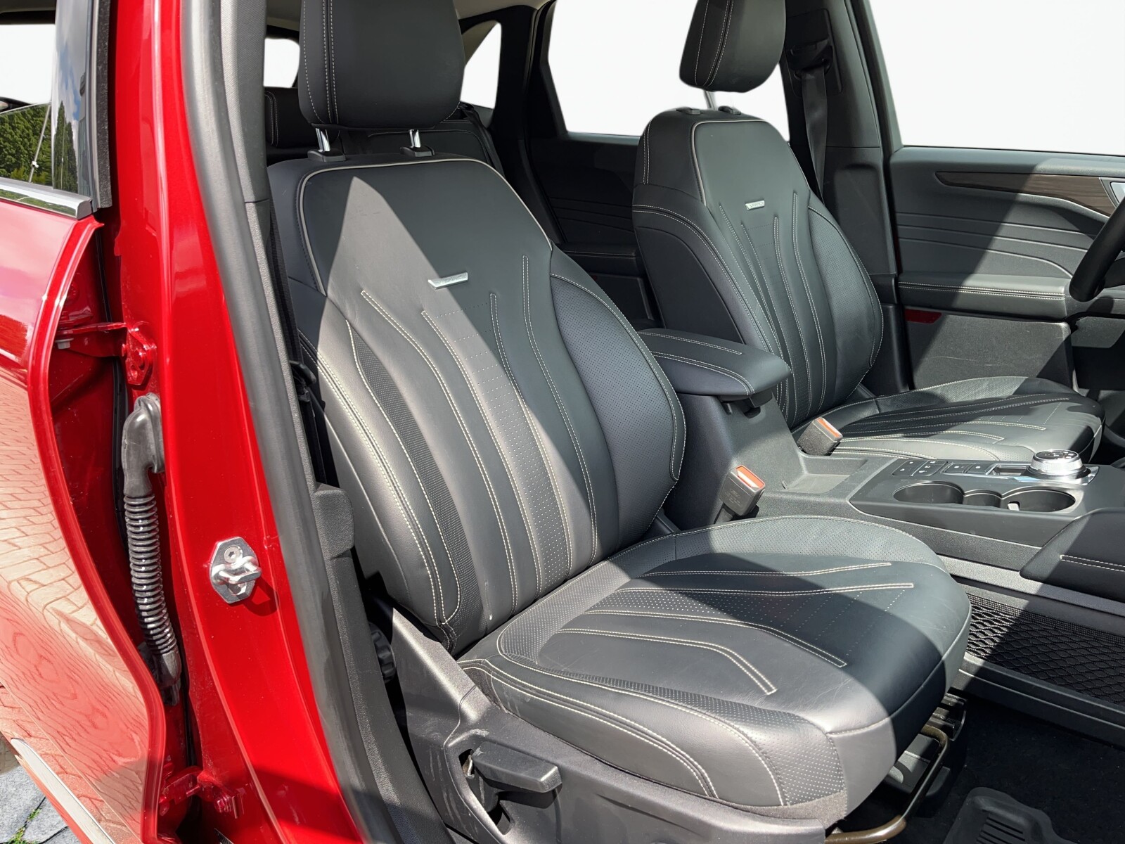 Ford Kuga - zdjęcie 20