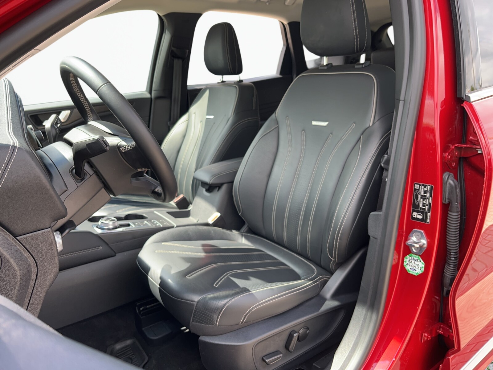 Ford Kuga - zdjęcie 16