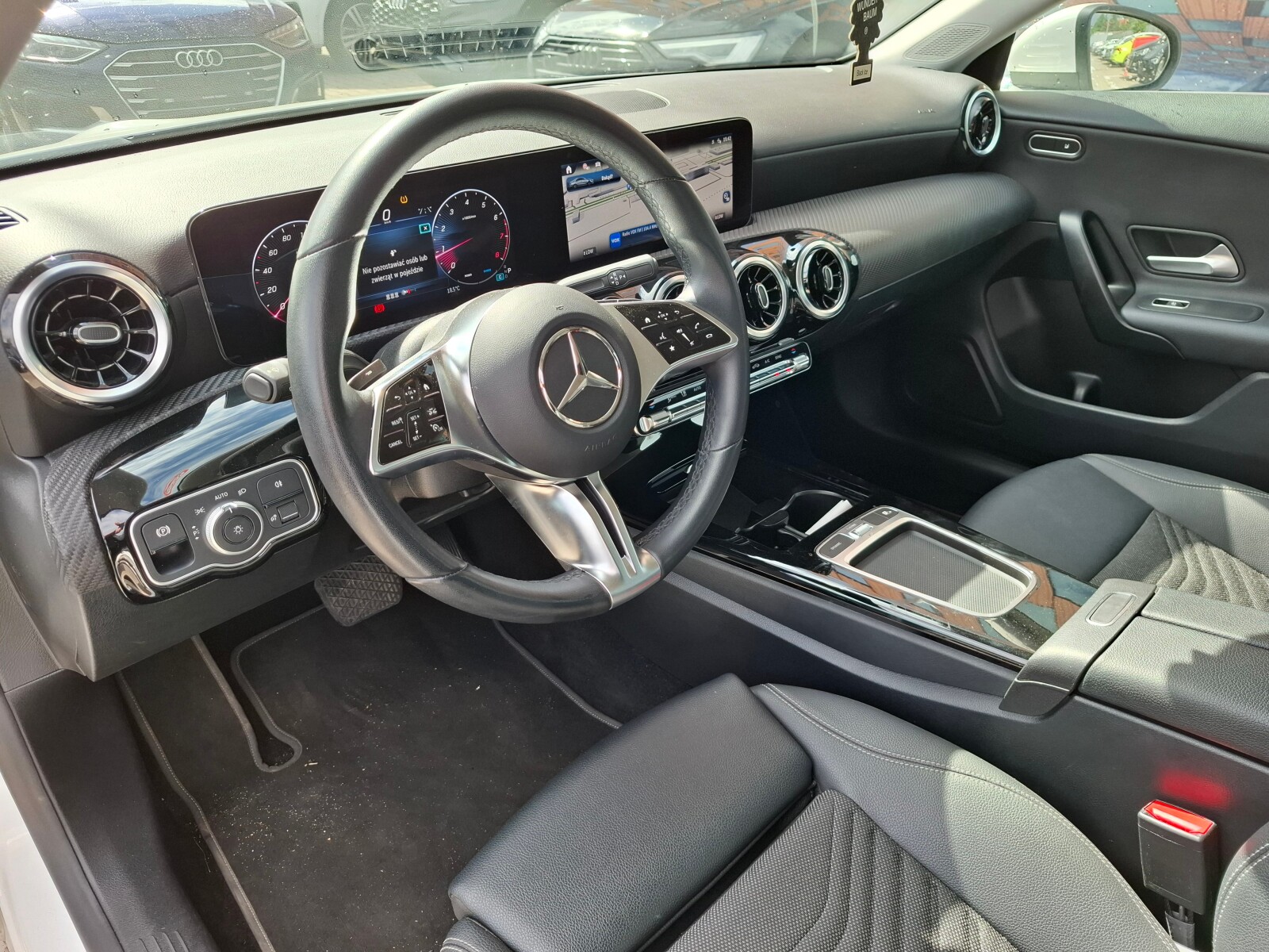 Mercedes-Benz CLA 200 - zdjęcie 7