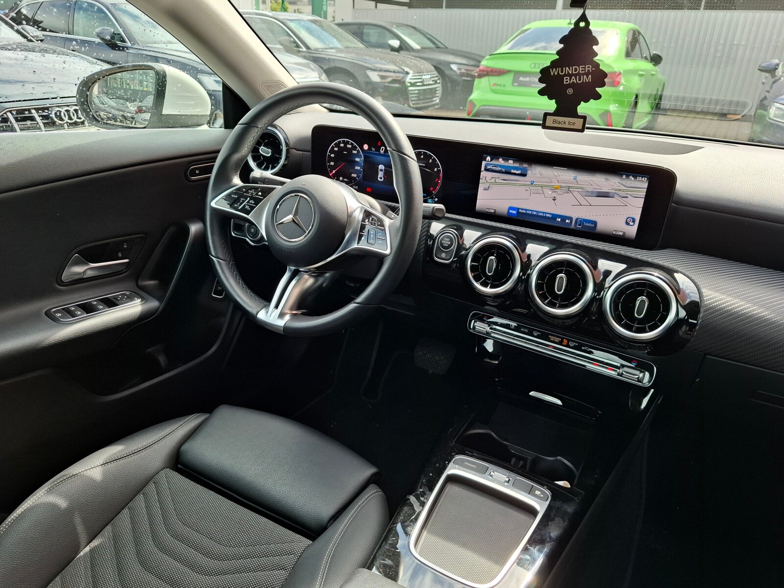 Mercedes-Benz CLA 200 - zdjęcie 6