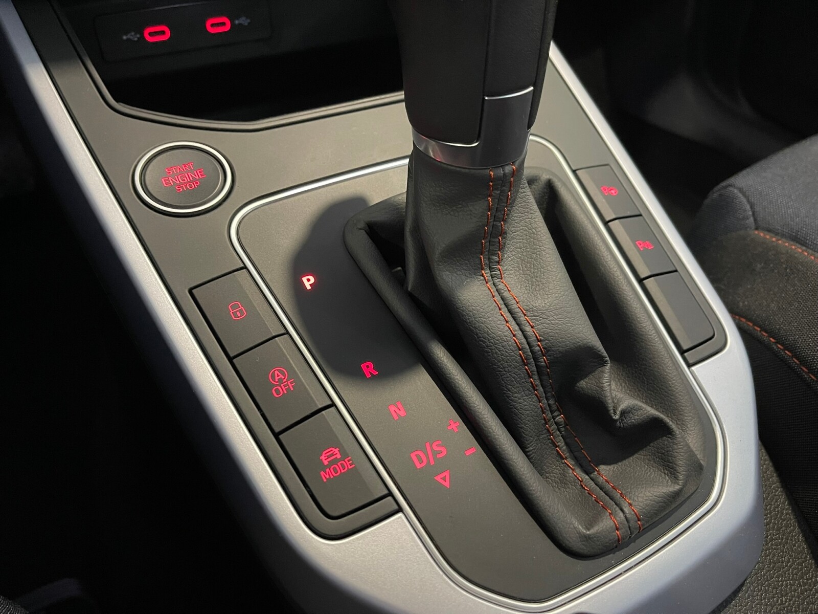 Seat Arona - zdjęcie 26
