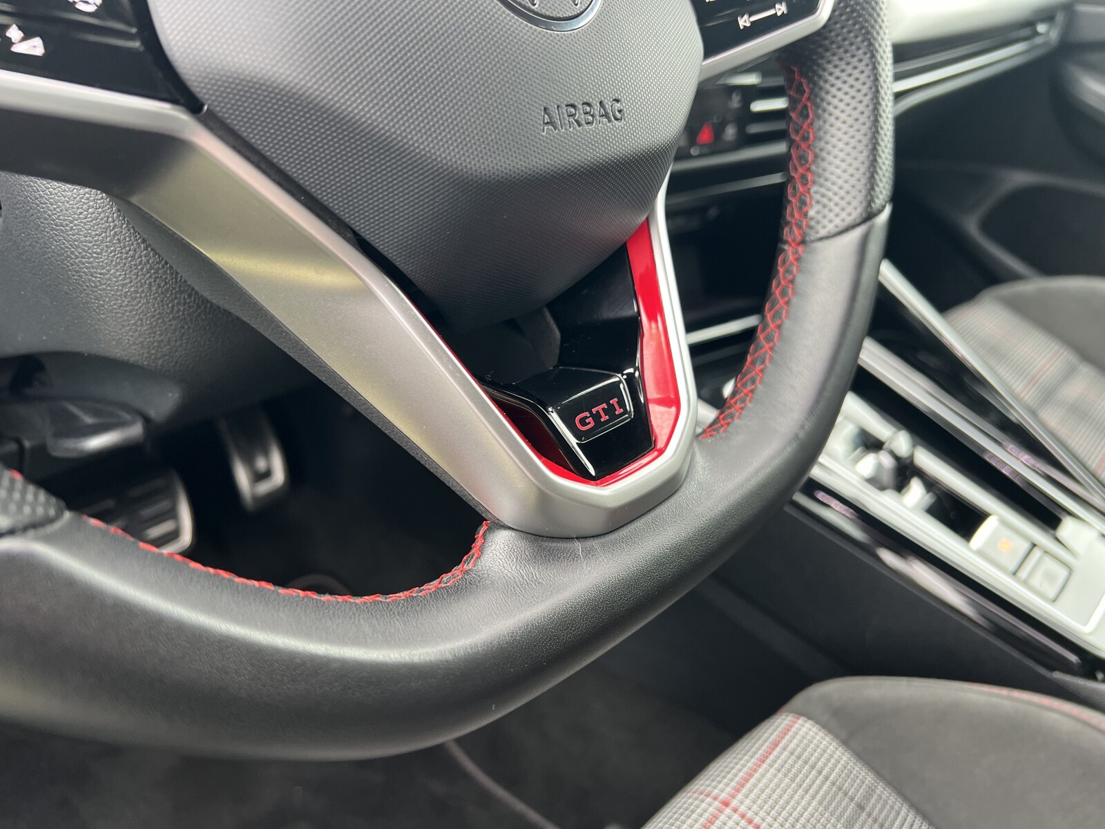 Volkswagen Golf - zdjęcie 24