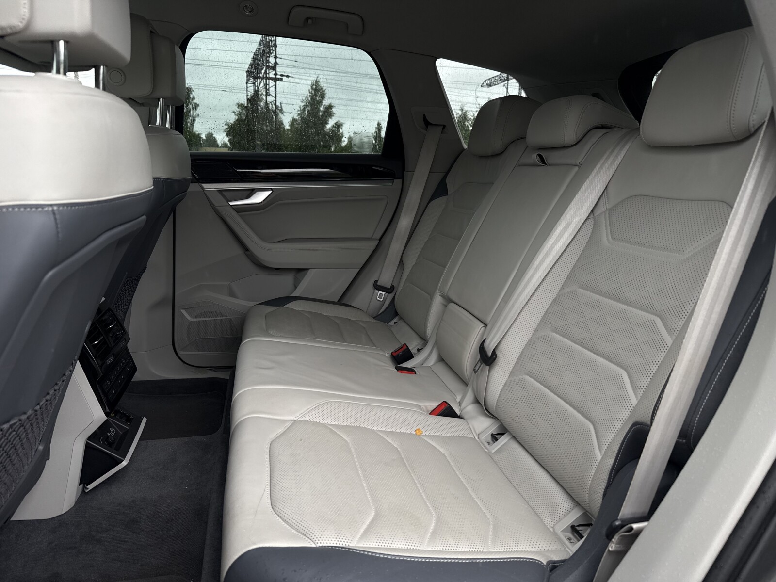 Volkswagen Touareg - zdjęcie 32