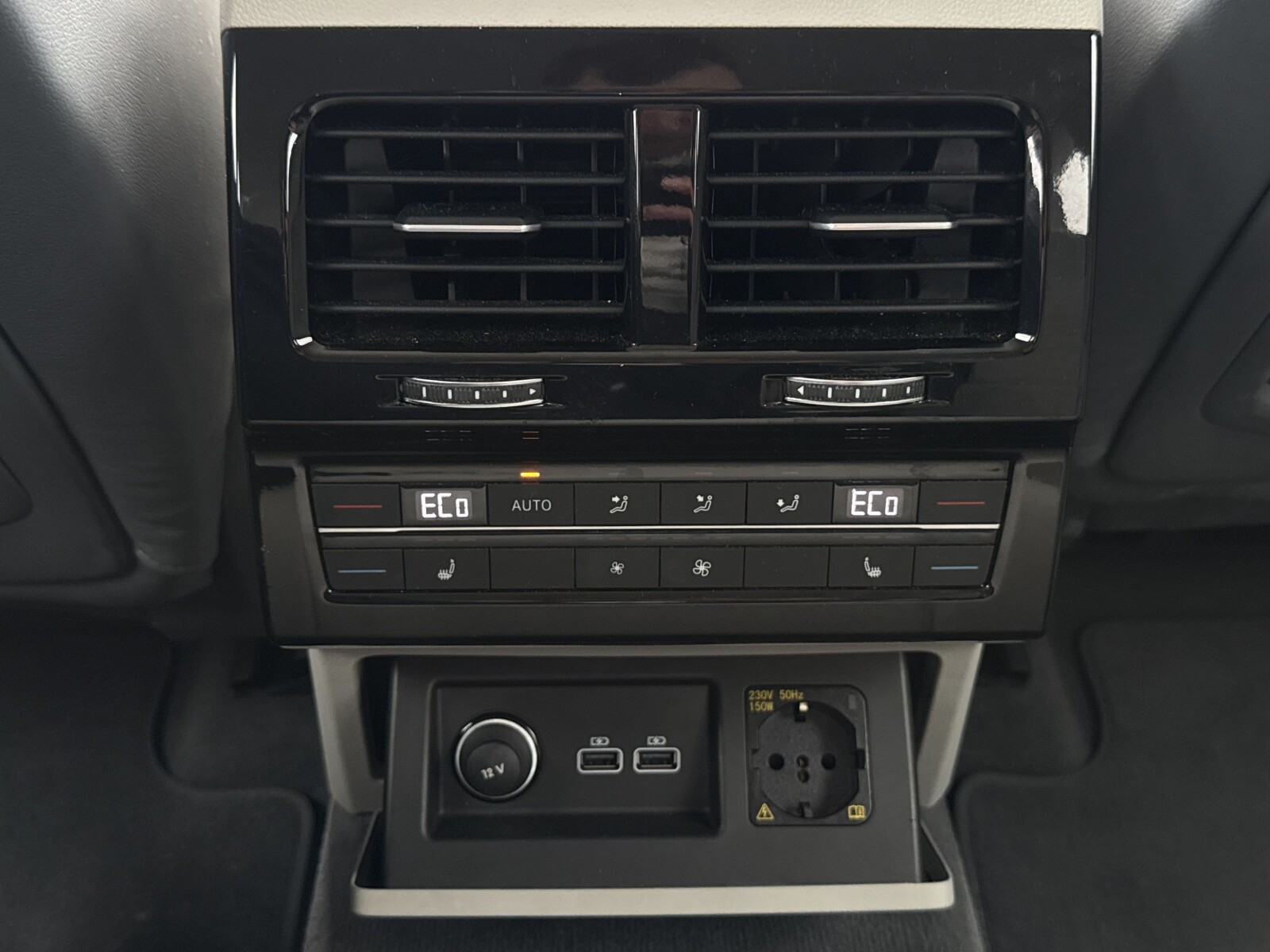 Volkswagen Touareg - zdjęcie 33