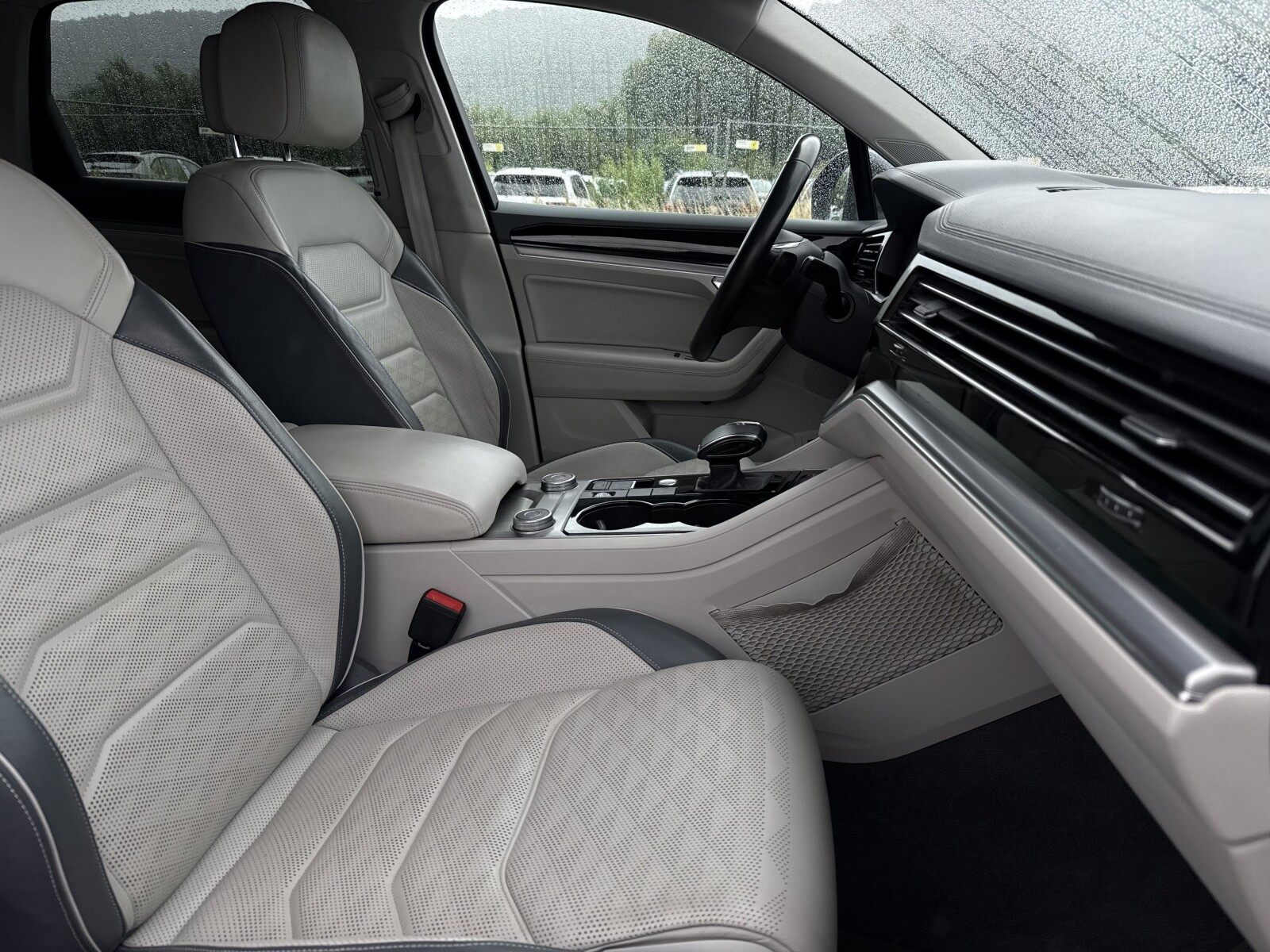 Volkswagen Touareg - zdjęcie 14