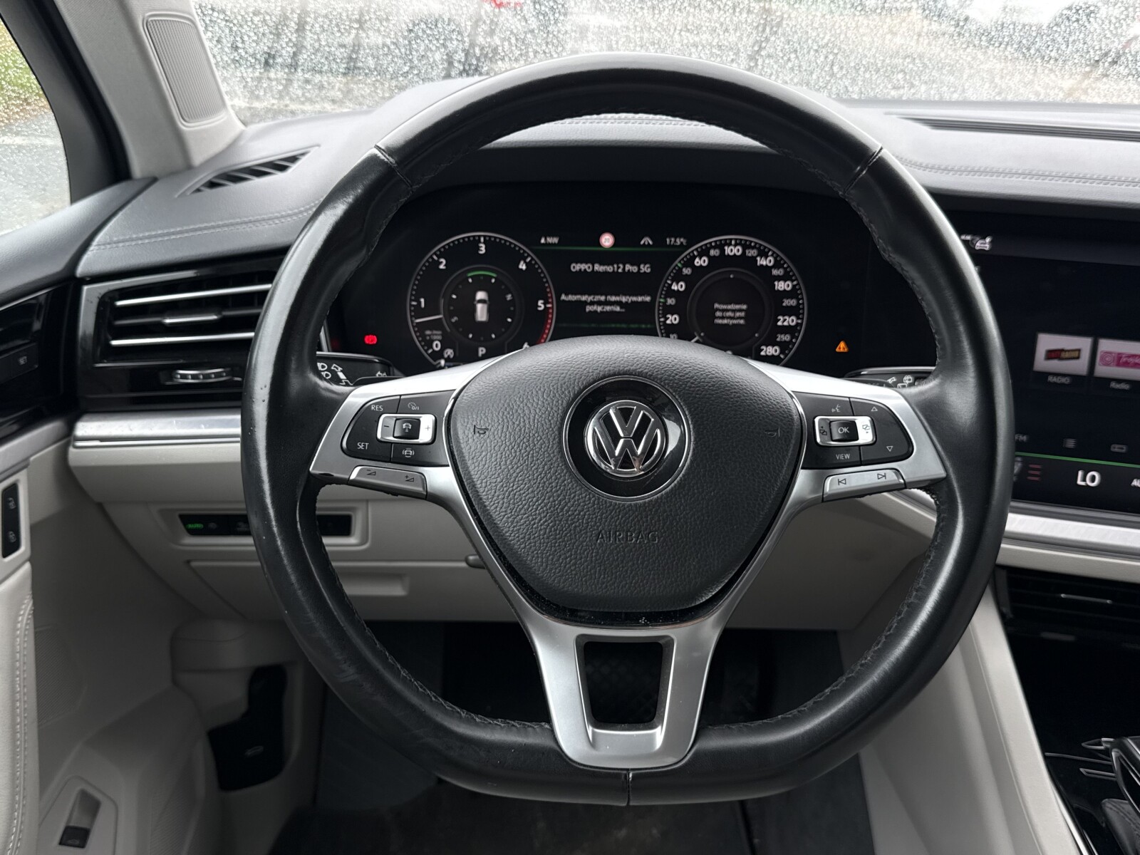Volkswagen Touareg - zdjęcie 17