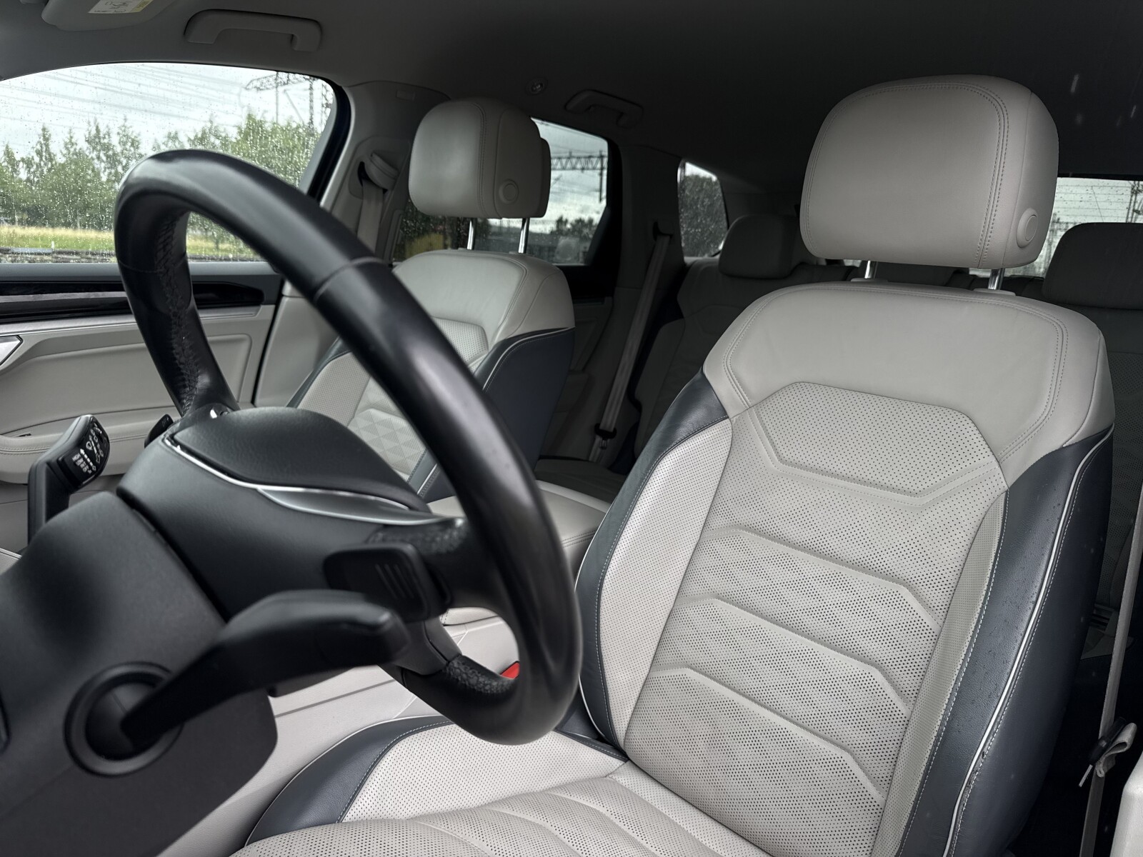 Volkswagen Touareg - zdjęcie 13
