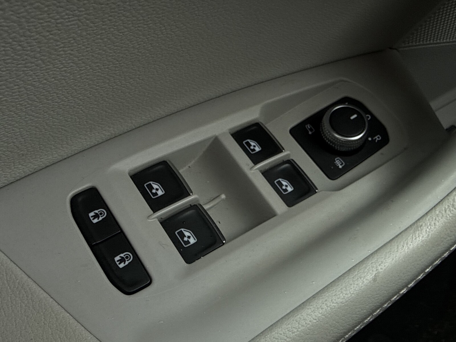 Volkswagen Touareg - zdjęcie 21