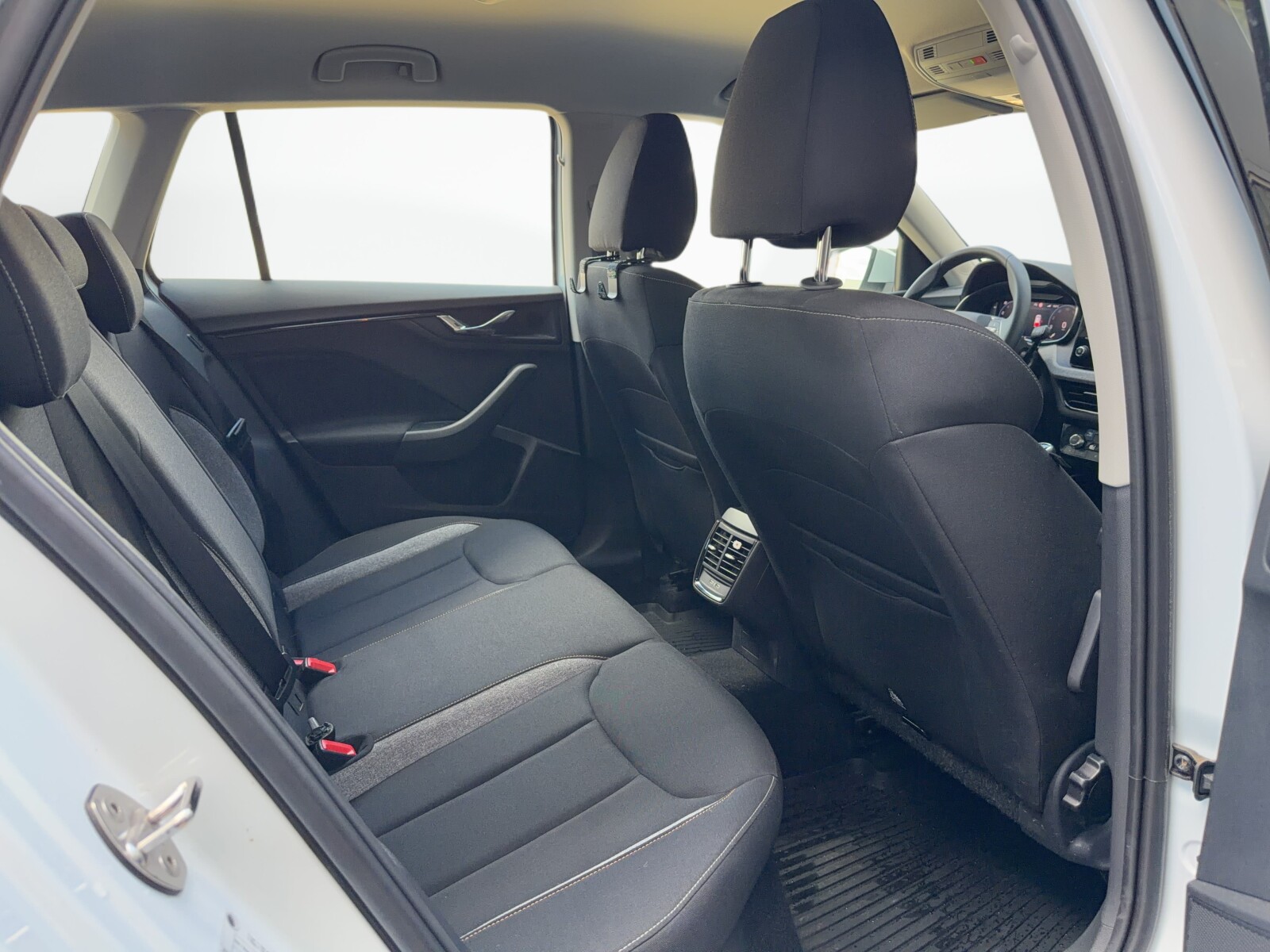 Škoda Kamiq - zdjęcie 38