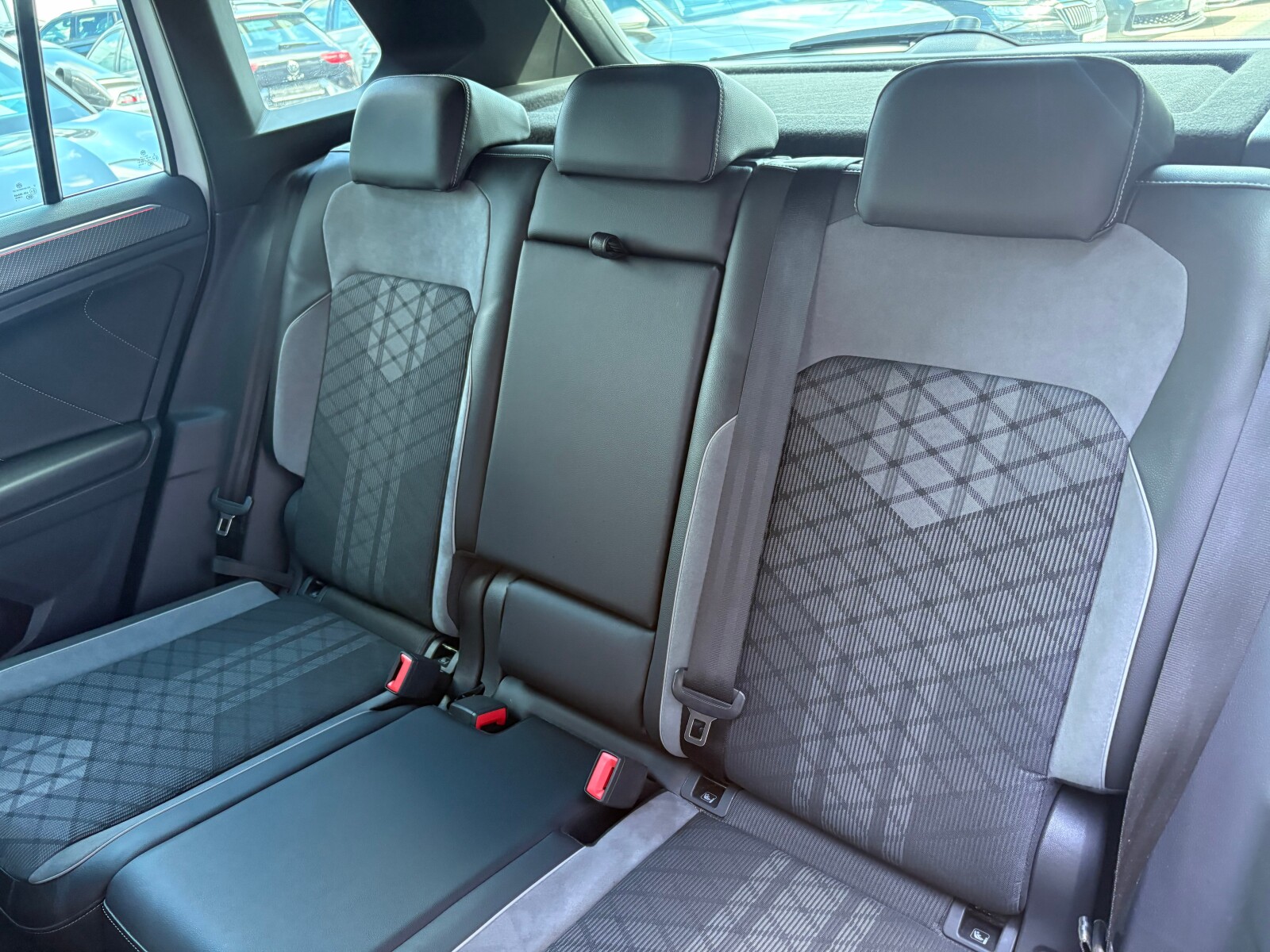 Volkswagen Tiguan - zdjęcie 13