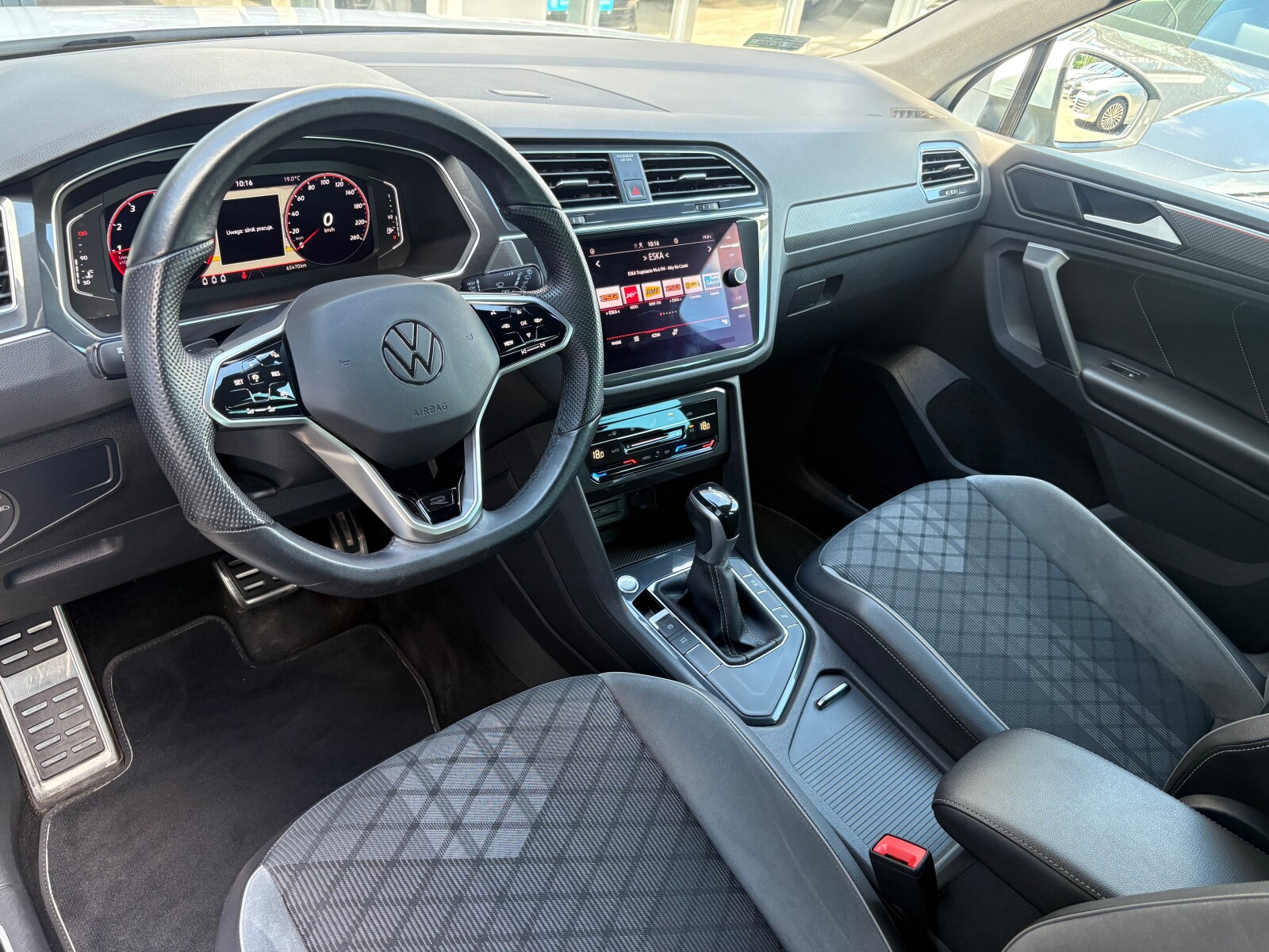 Volkswagen Tiguan - zdjęcie 11