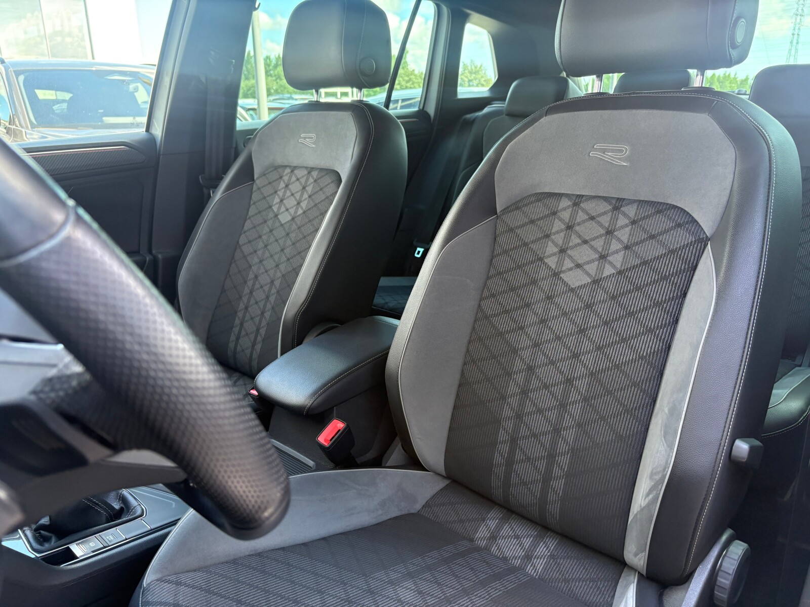 Volkswagen Tiguan - zdjęcie 12