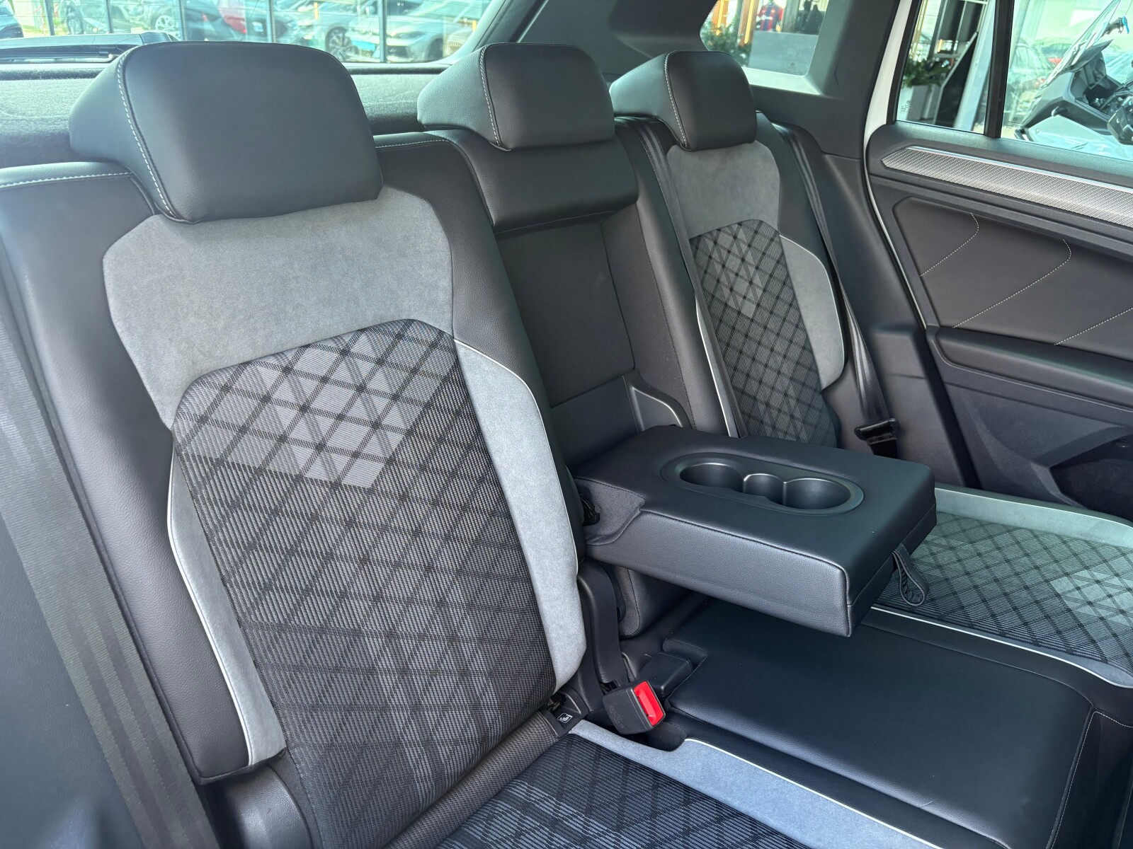 Volkswagen Tiguan - zdjęcie 15