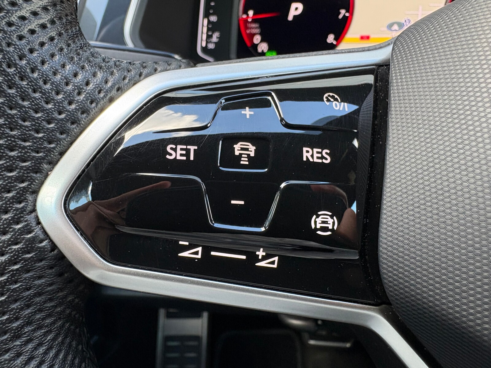 Volkswagen Tiguan - zdjęcie 23