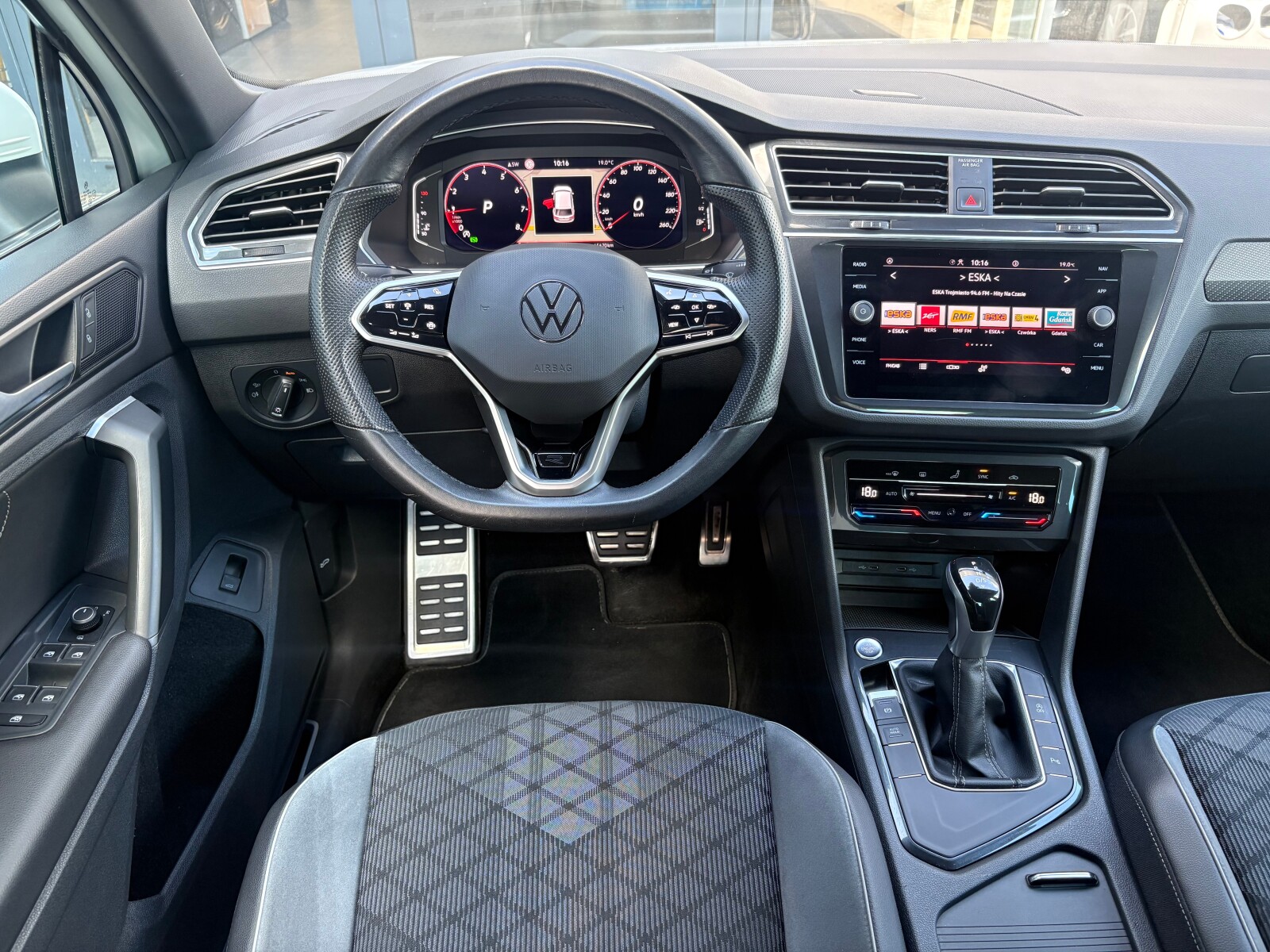 Volkswagen Tiguan - zdjęcie 10