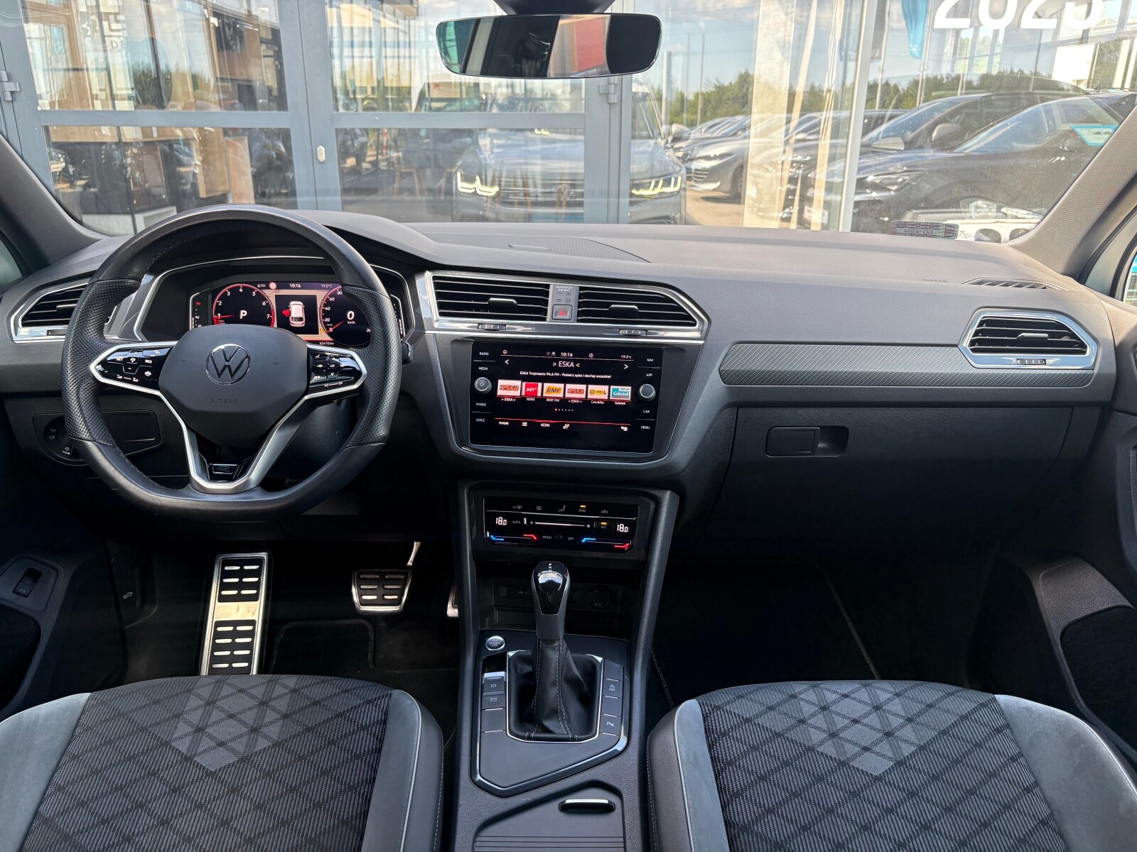 Volkswagen Tiguan - zdjęcie 9