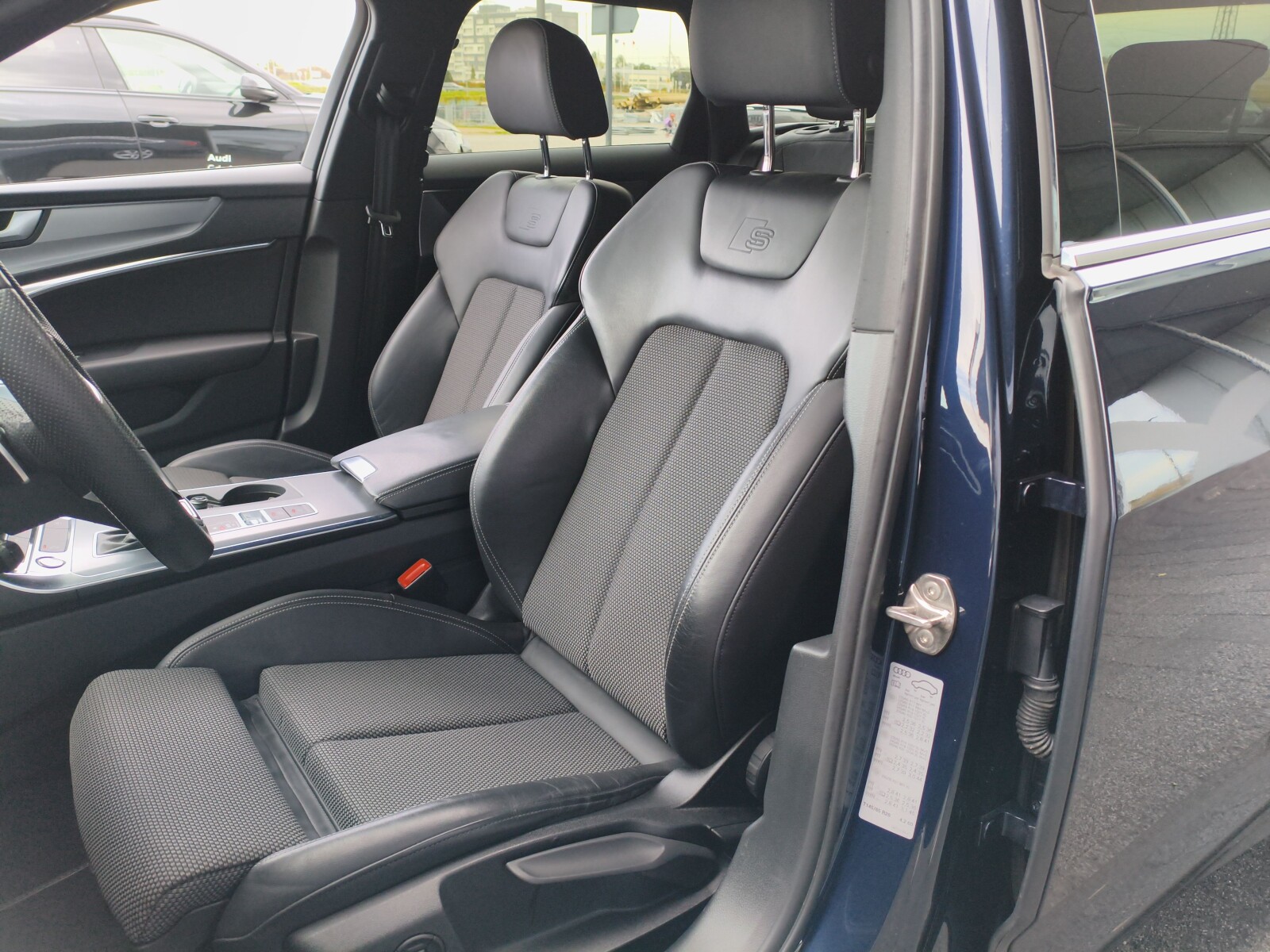 Audi A6 Avant - zdjęcie 10
