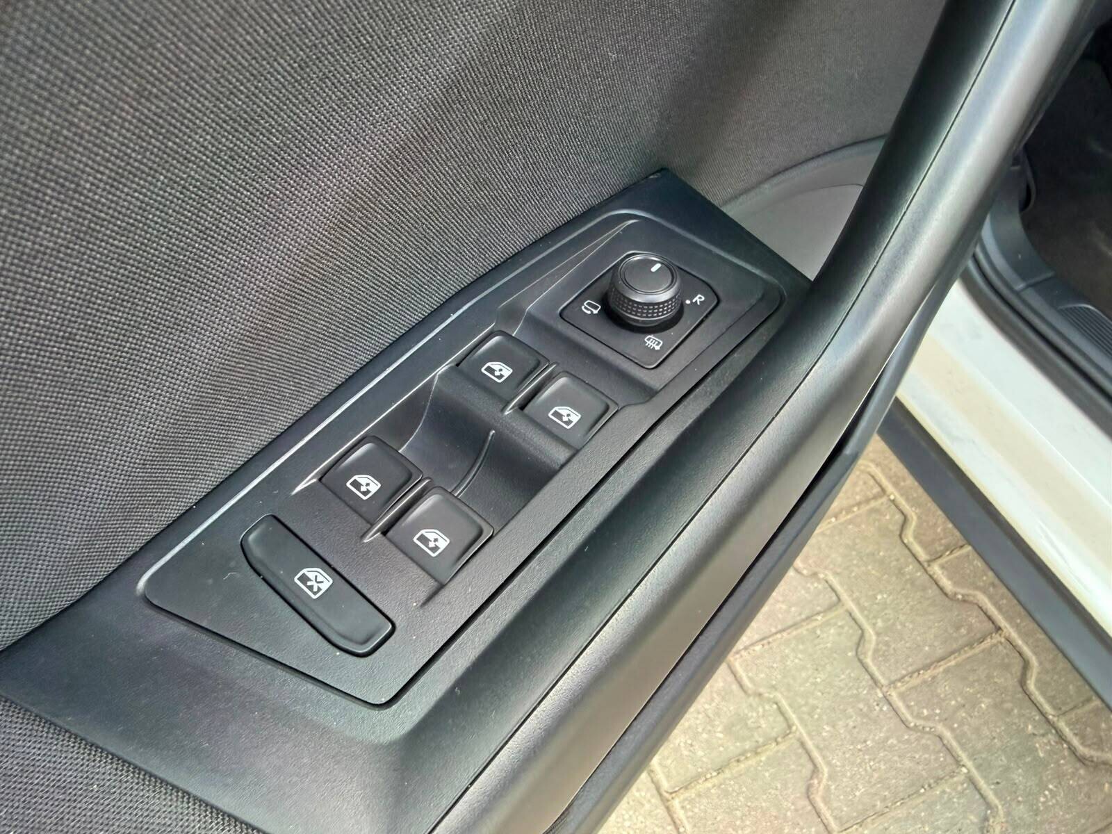 Volkswagen T-Roc - zdjęcie 23