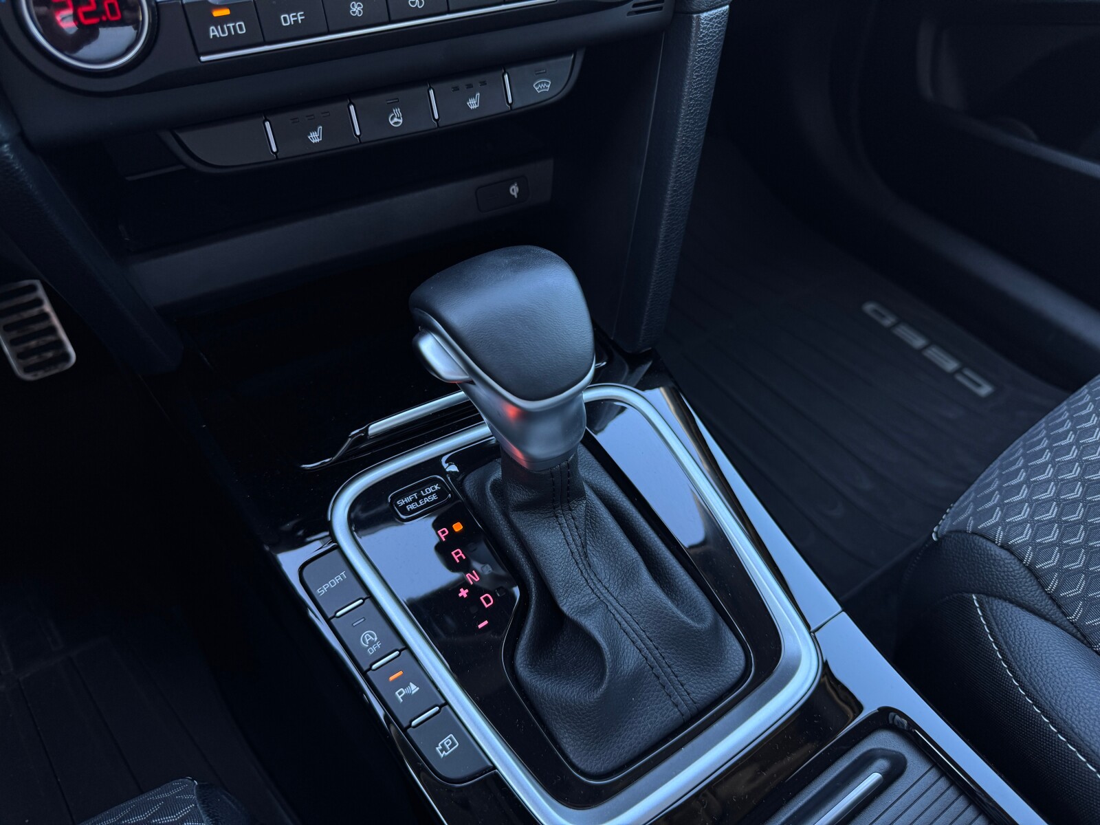 Kia Ceed - zdjęcie 13