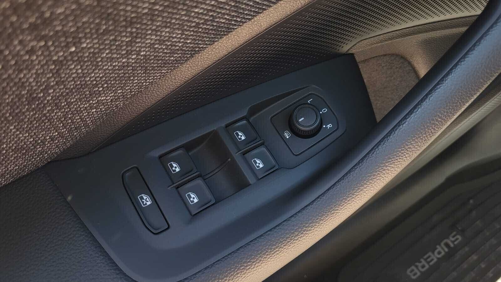 Škoda Superb - zdjęcie 16