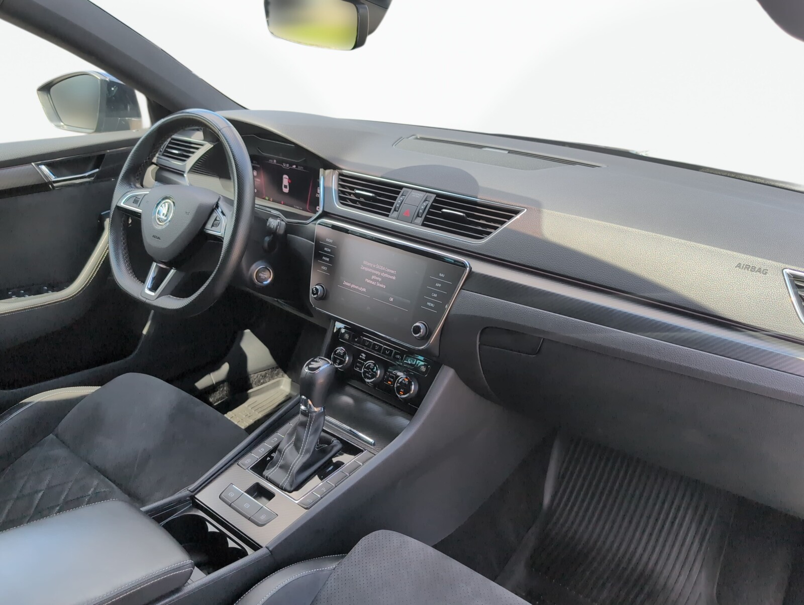 Škoda Superb - zdjęcie 17