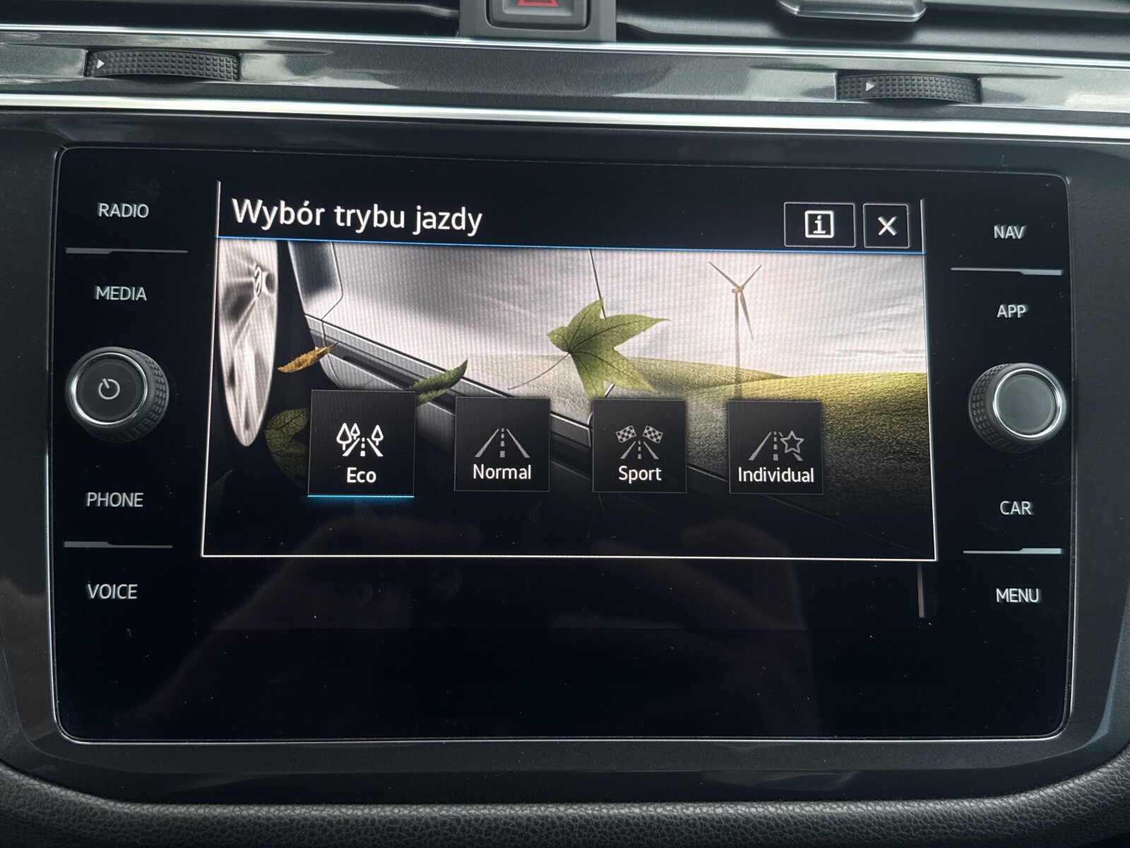 Volkswagen Tiguan Allspace - zdjęcie 25