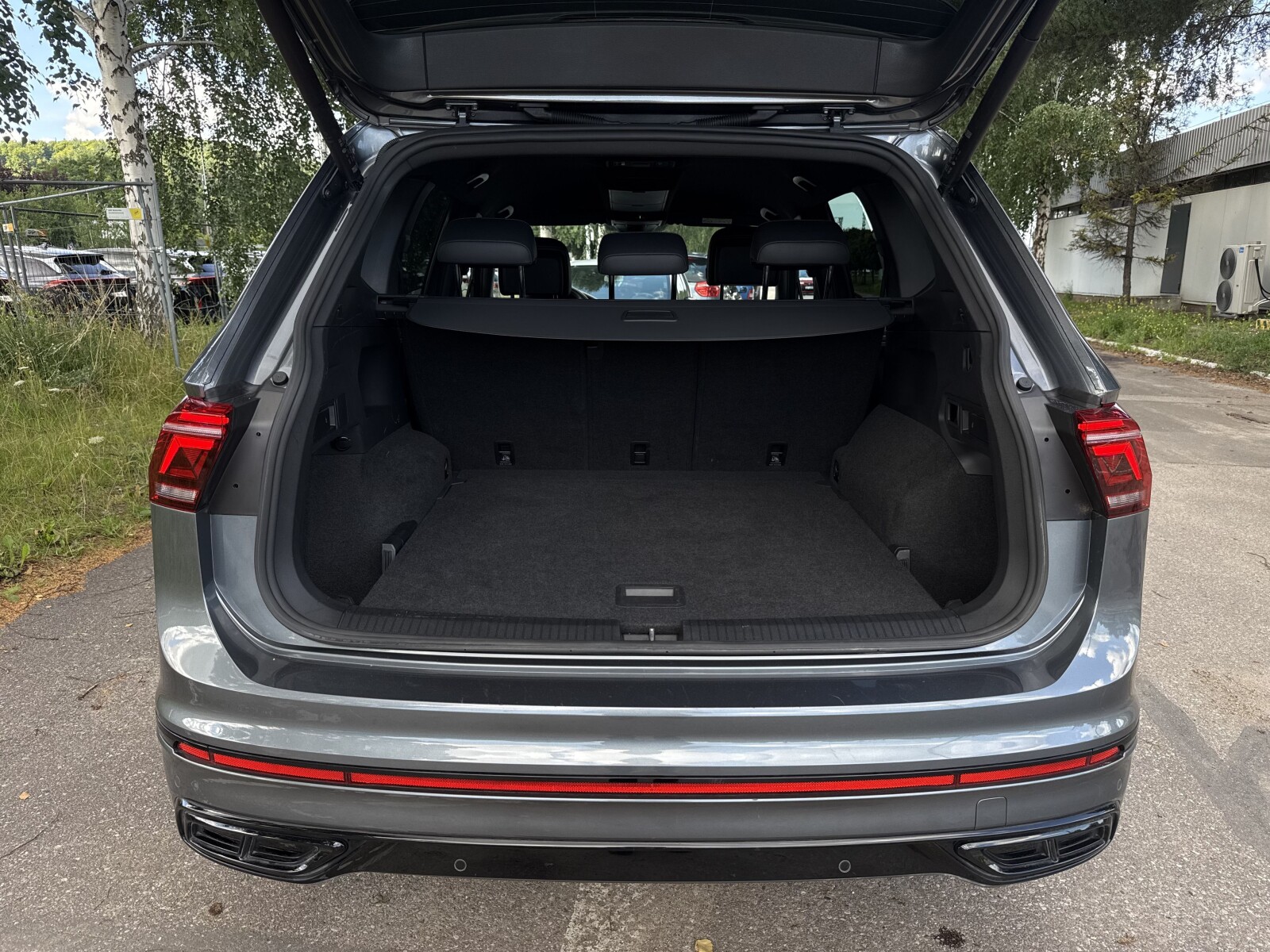 Volkswagen Tiguan Allspace - zdjęcie 35