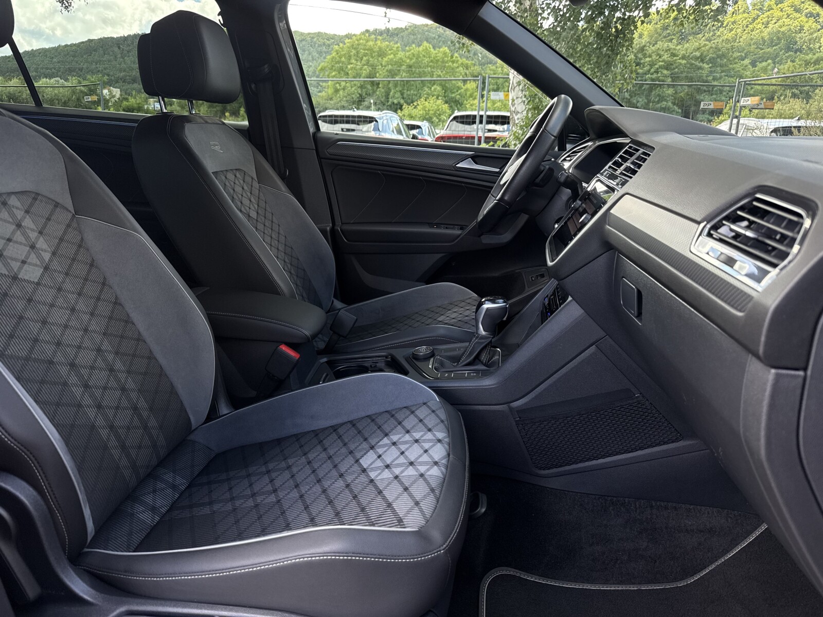 Volkswagen Tiguan Allspace - zdjęcie 13