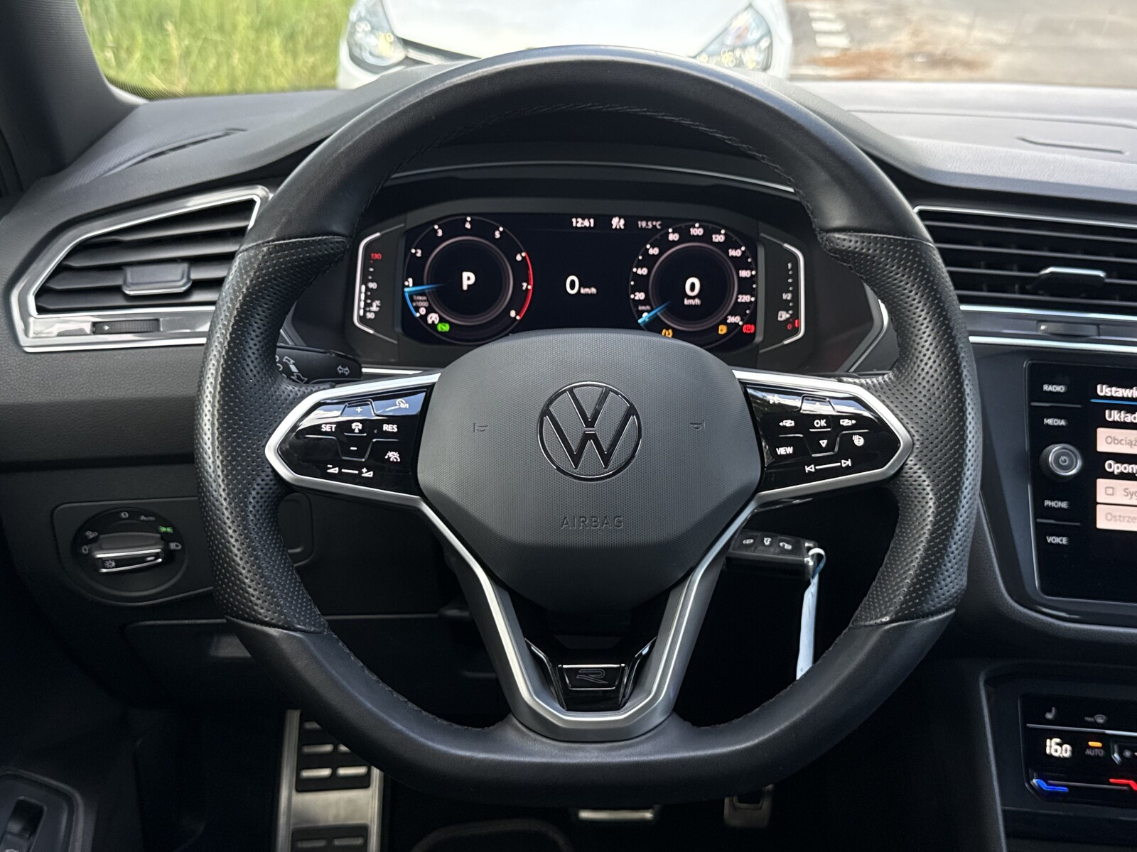 Volkswagen Tiguan Allspace - zdjęcie 15
