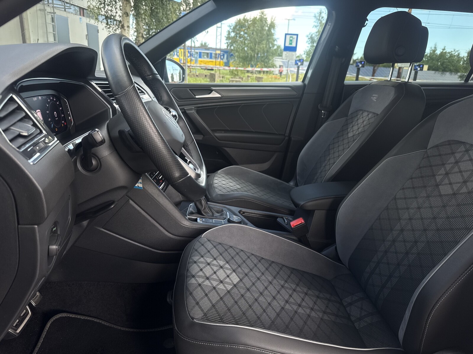 Volkswagen Tiguan Allspace - zdjęcie 11