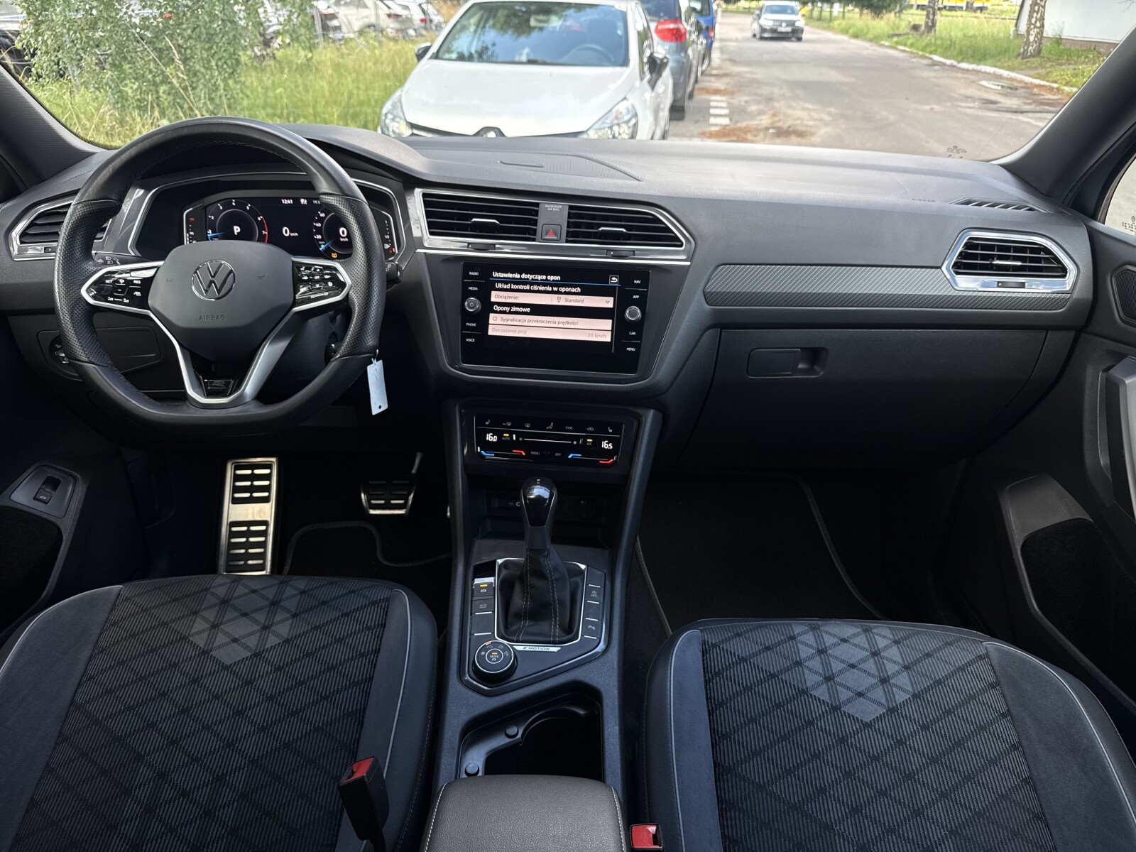 Volkswagen Tiguan Allspace - zdjęcie 10