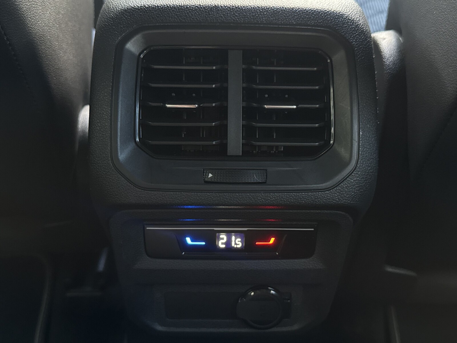 Volkswagen Tiguan Allspace - zdjęcie 33