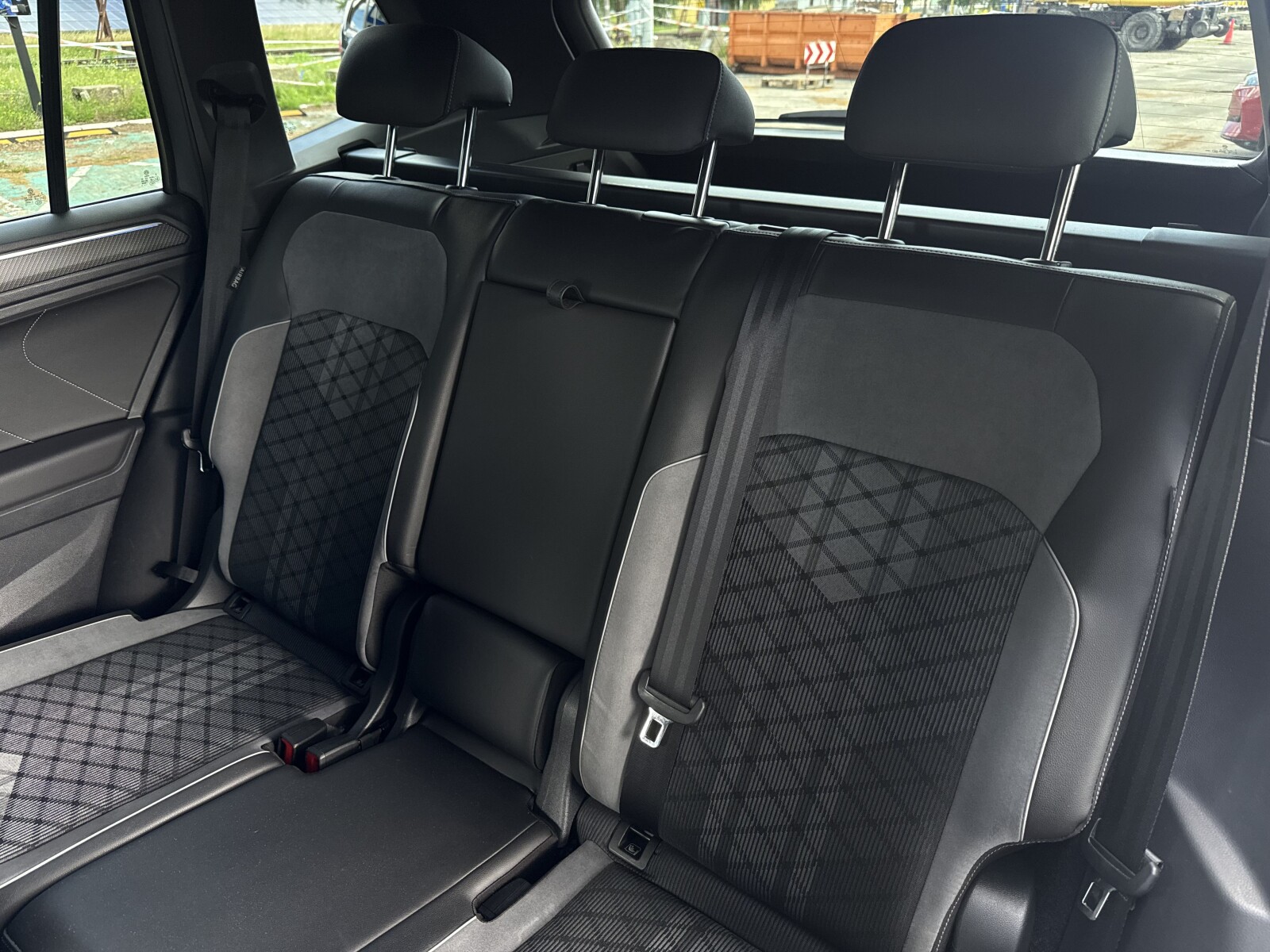 Volkswagen Tiguan Allspace - zdjęcie 32
