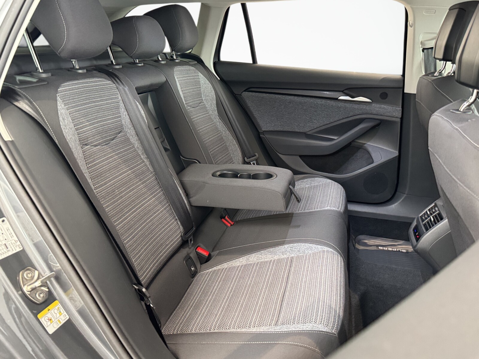 Škoda Superb Combi - zdjęcie 16