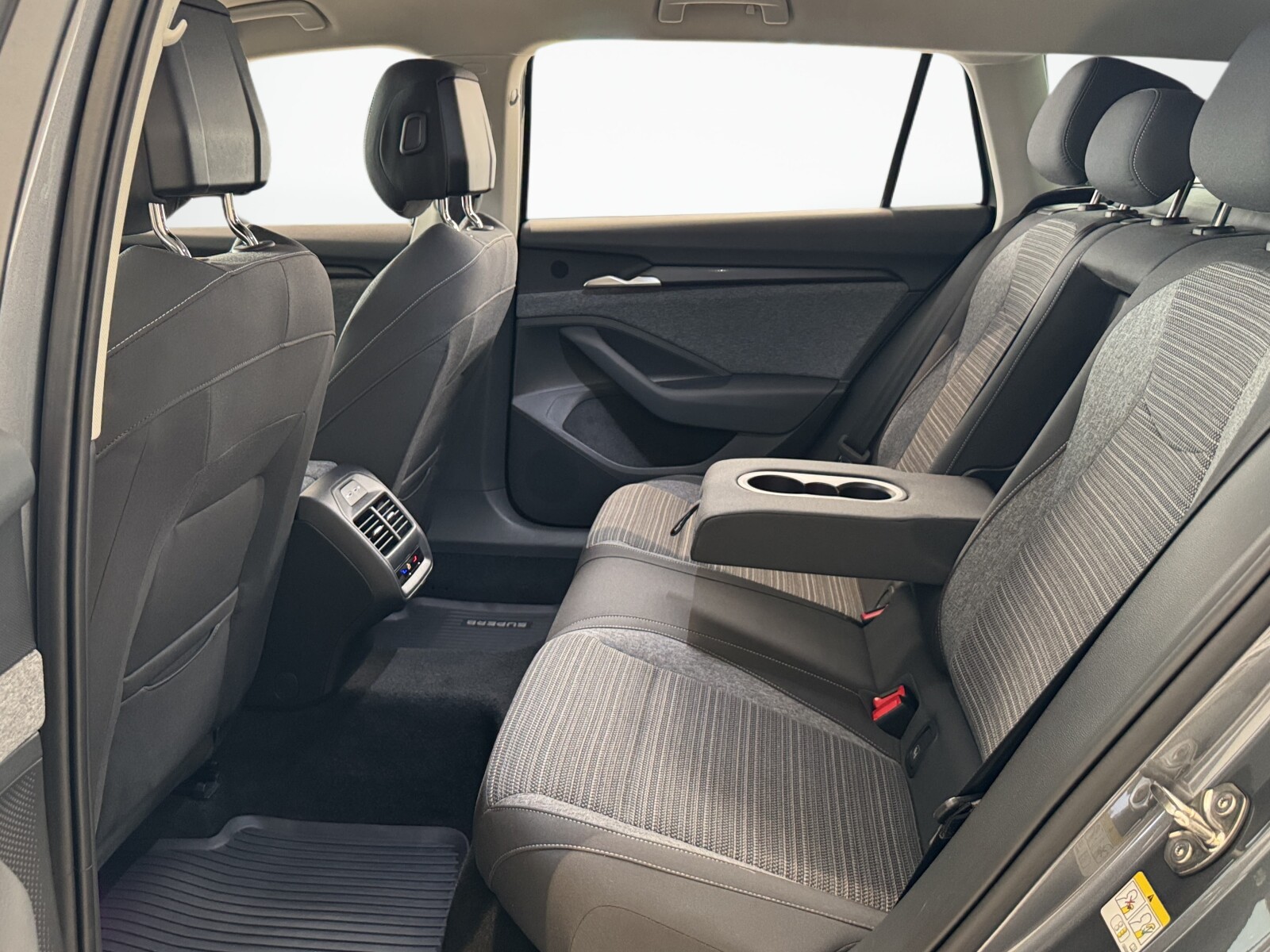 Škoda Superb Combi - zdjęcie 13