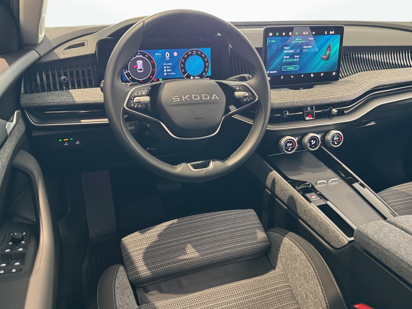 Škoda Superb Combi - zdjęcie 15