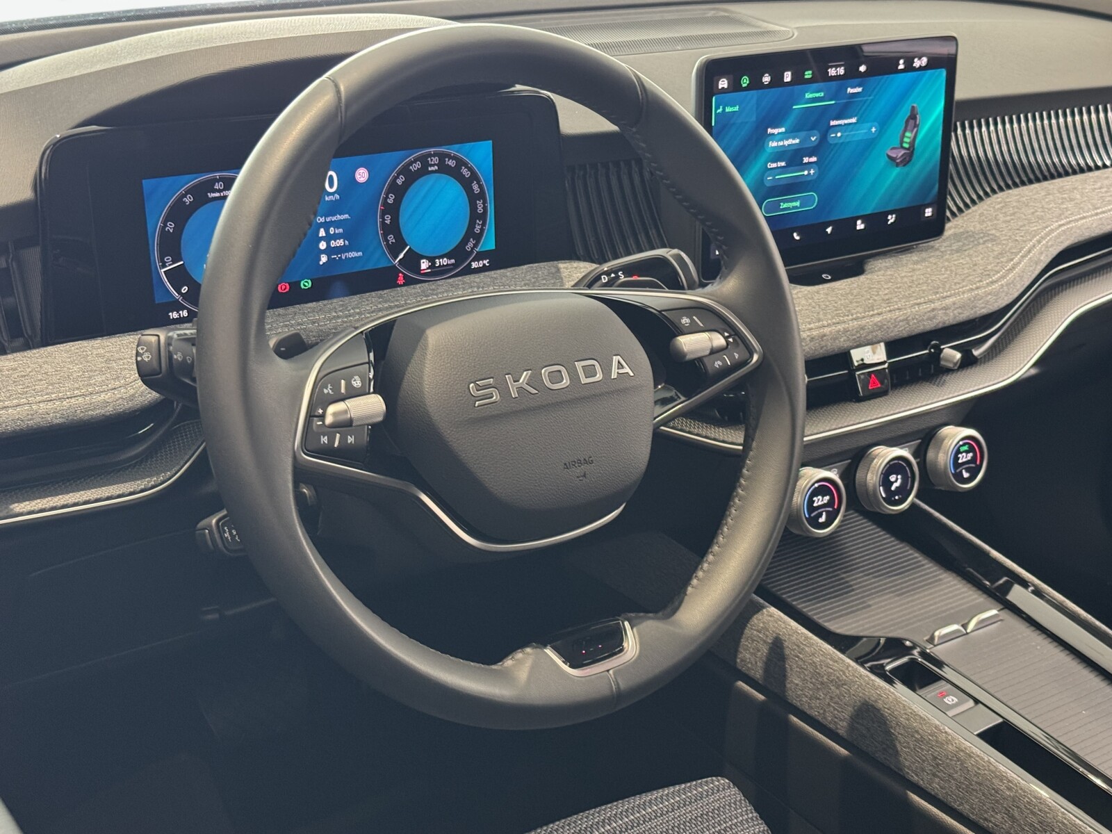 Škoda Superb Combi - zdjęcie 21