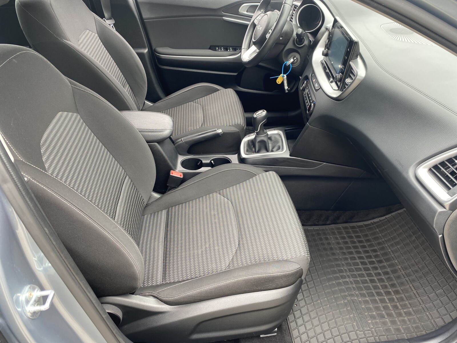 Kia Ceed - zdjęcie 14