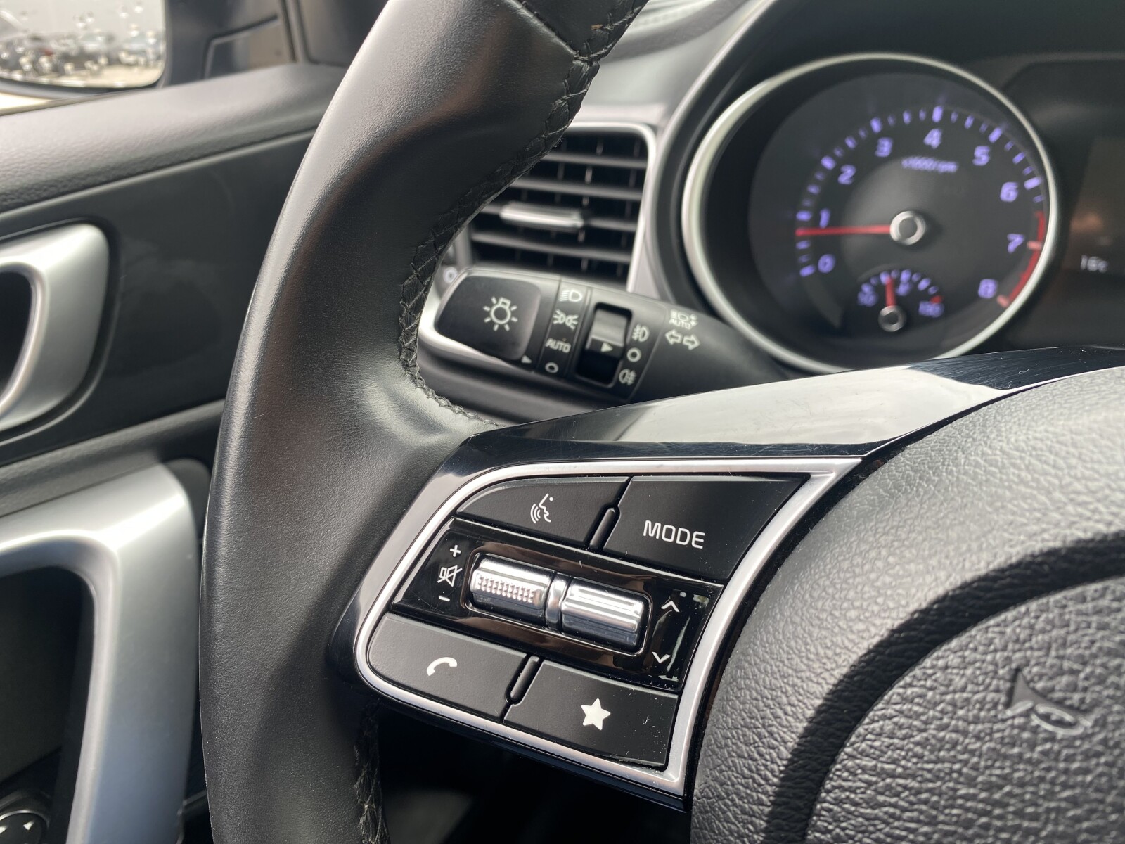Kia Ceed - zdjęcie 18